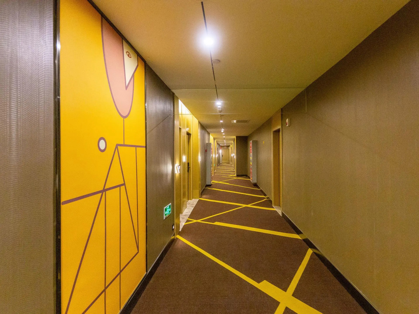 IU Hotel Lanzhou West Terminal Station Zhongtianjian Square