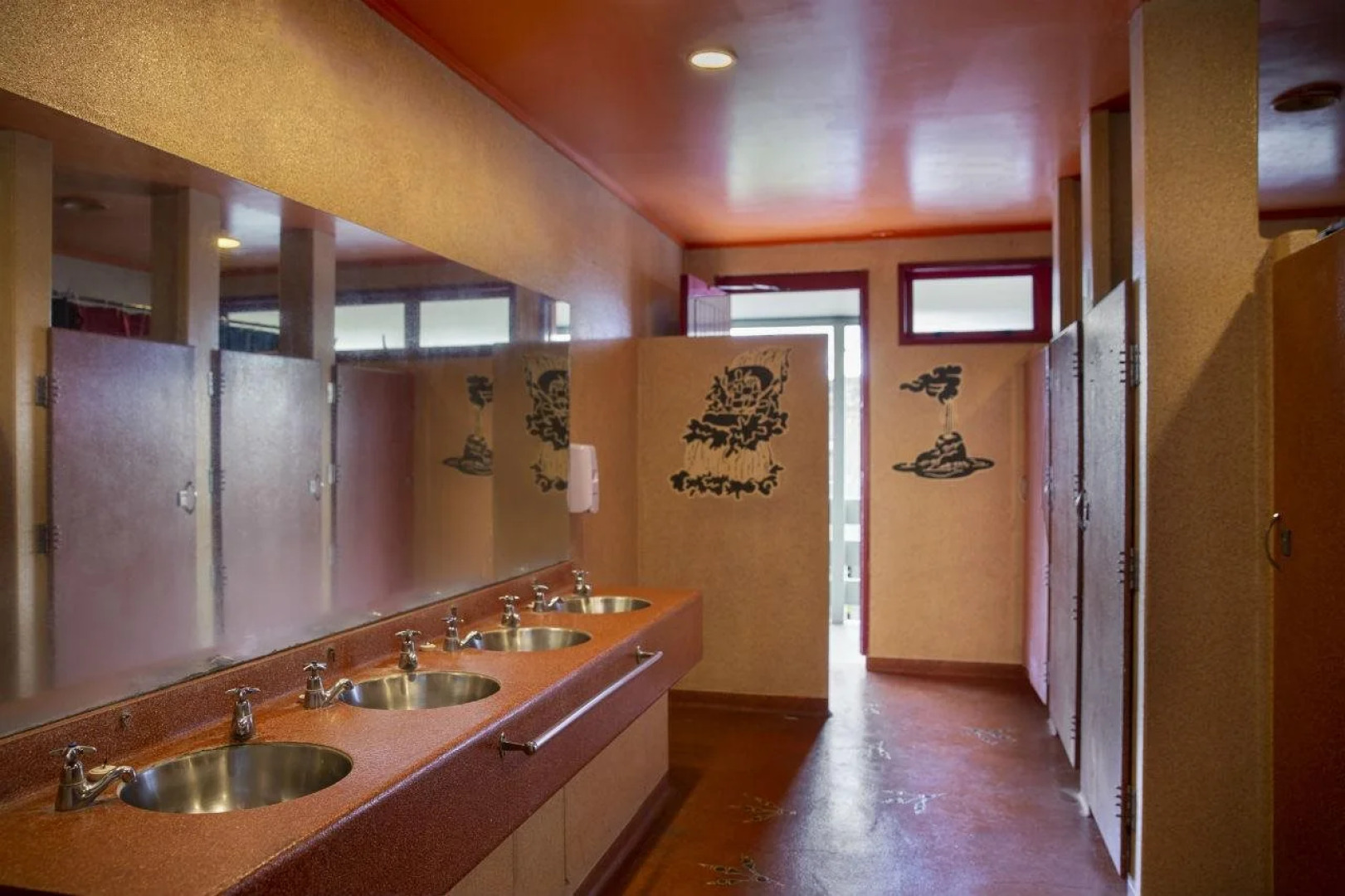 Smoke Lake Hot Springs Lodge and Camp