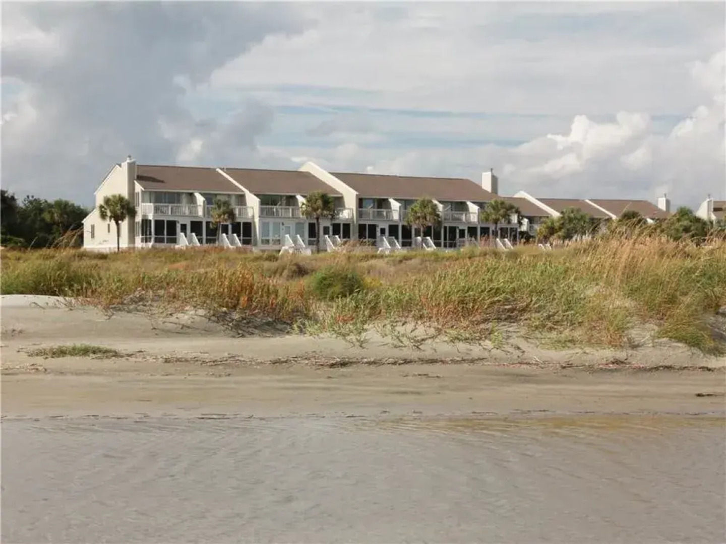 Beach Club 25 by RedAwning