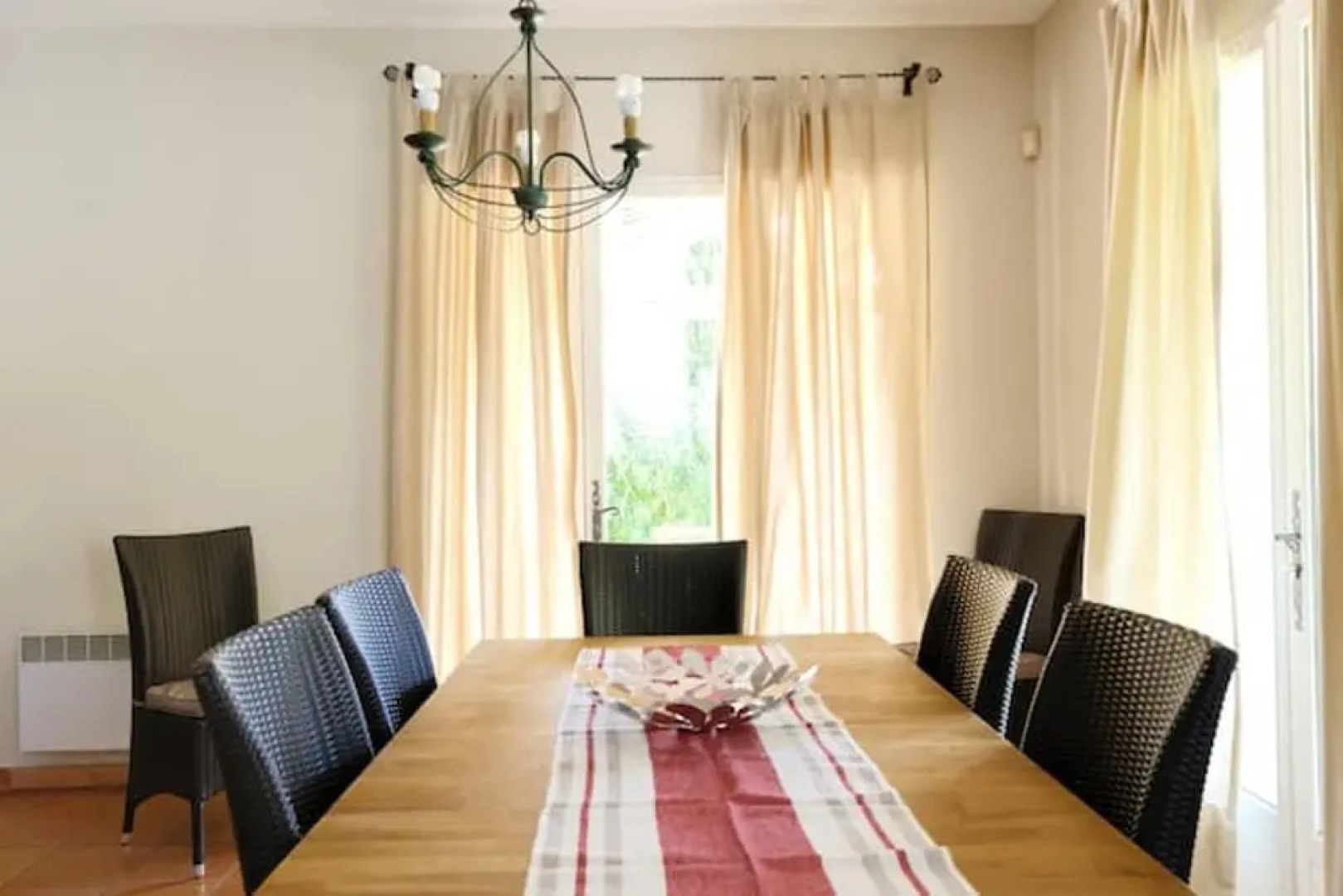 Villa With 3 Bedrooms in Mallemort, With Wonderful Lake View, Private Pool, Furnished Garden - 32 km From the Beach