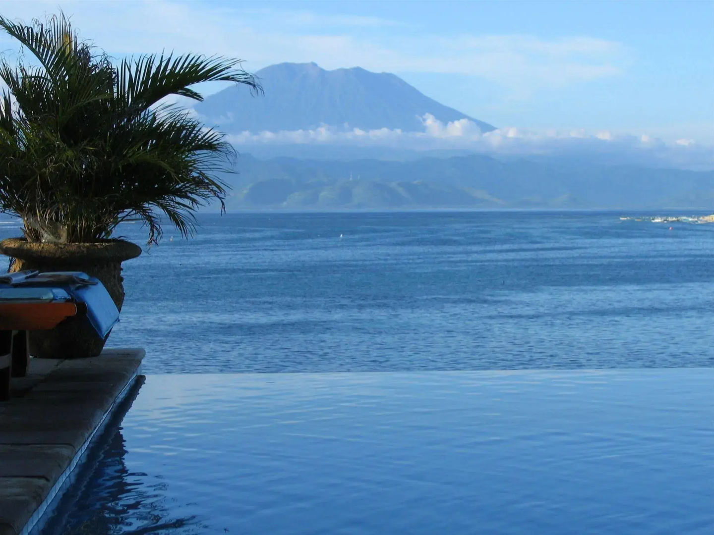 Coconuts Beach Resort