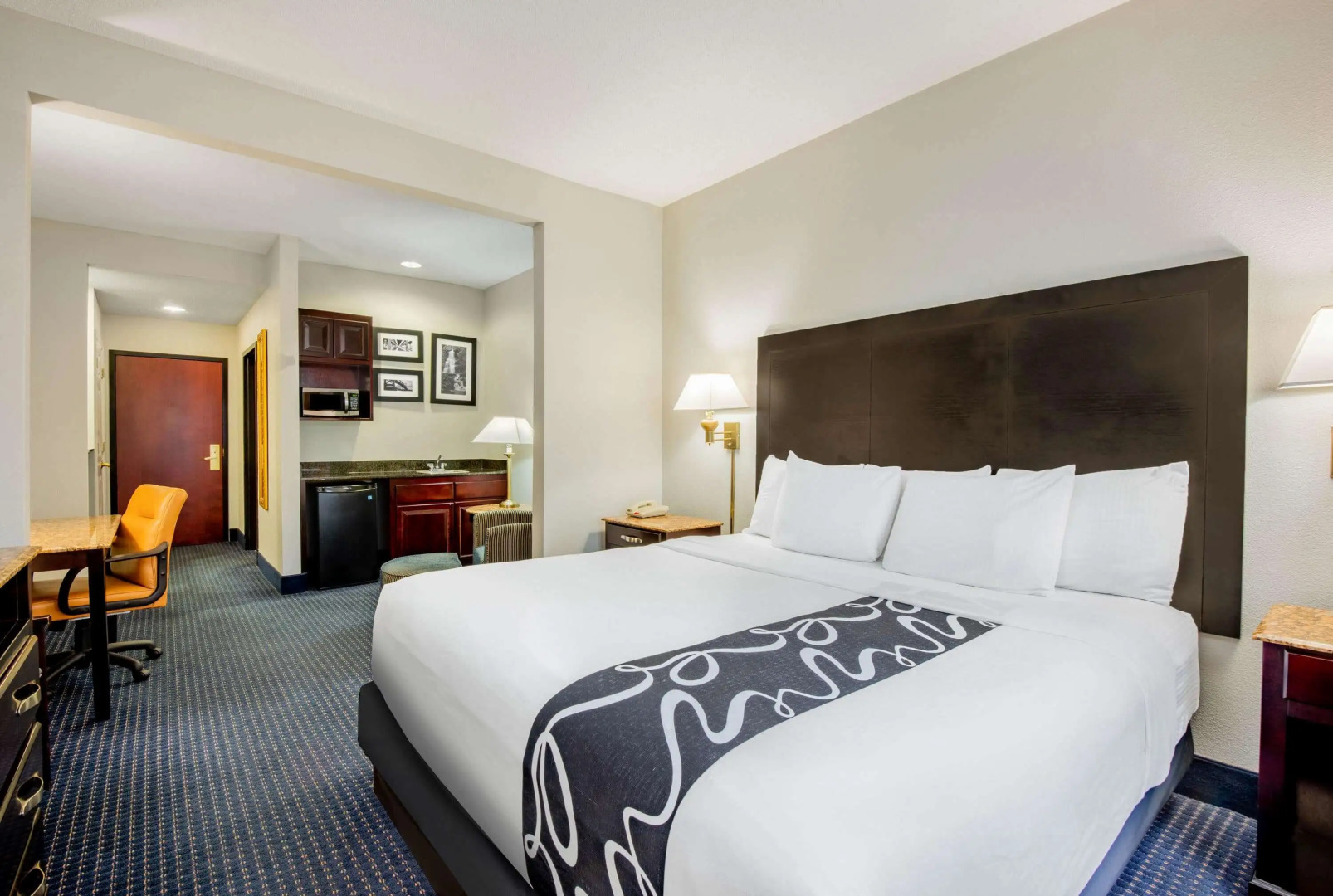 La Quinta Inn & Suites by Wyndham Mt. Laurel - Philadelphia