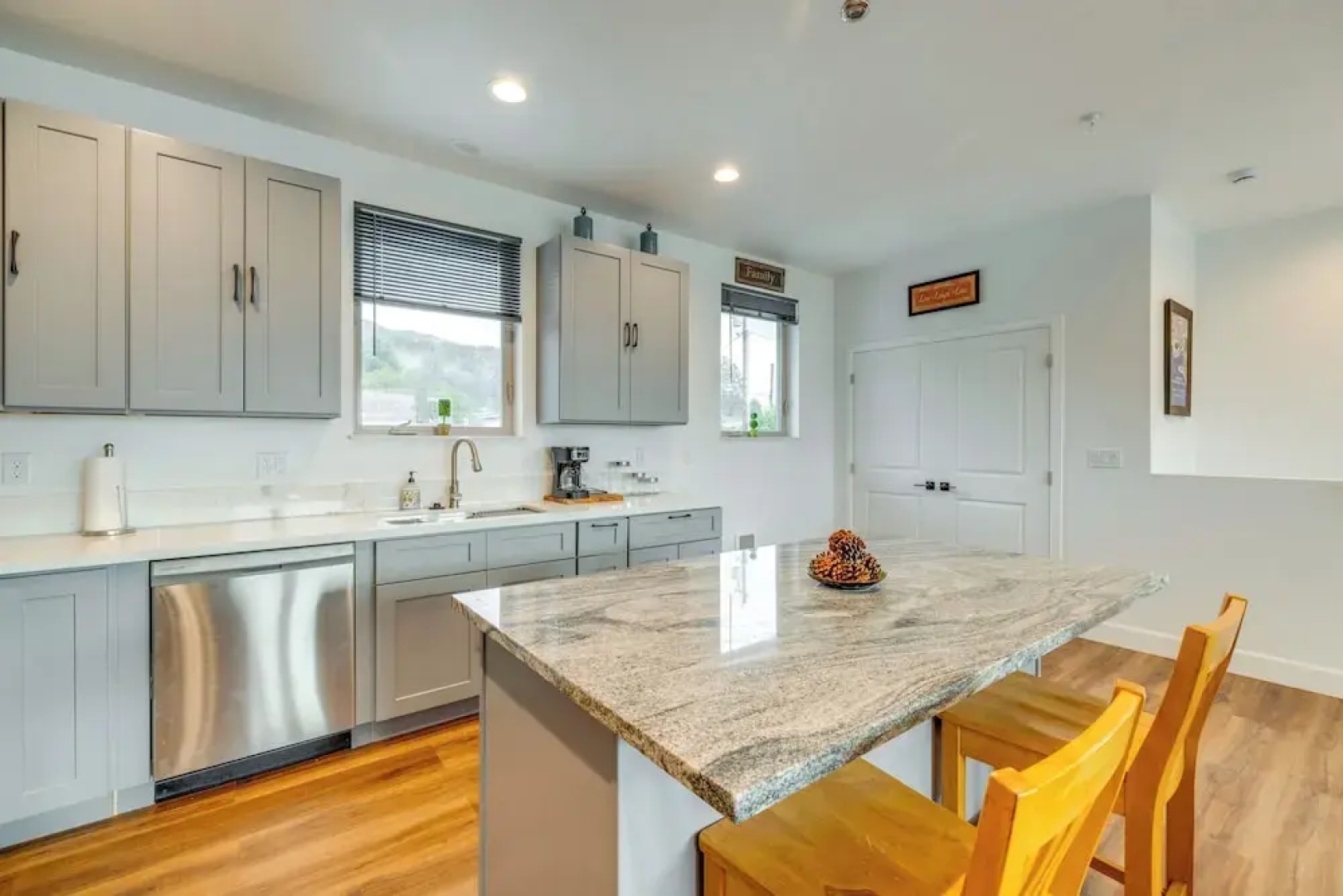 Walk to Marina: Tillamook Bay Apt w/ Water Views!