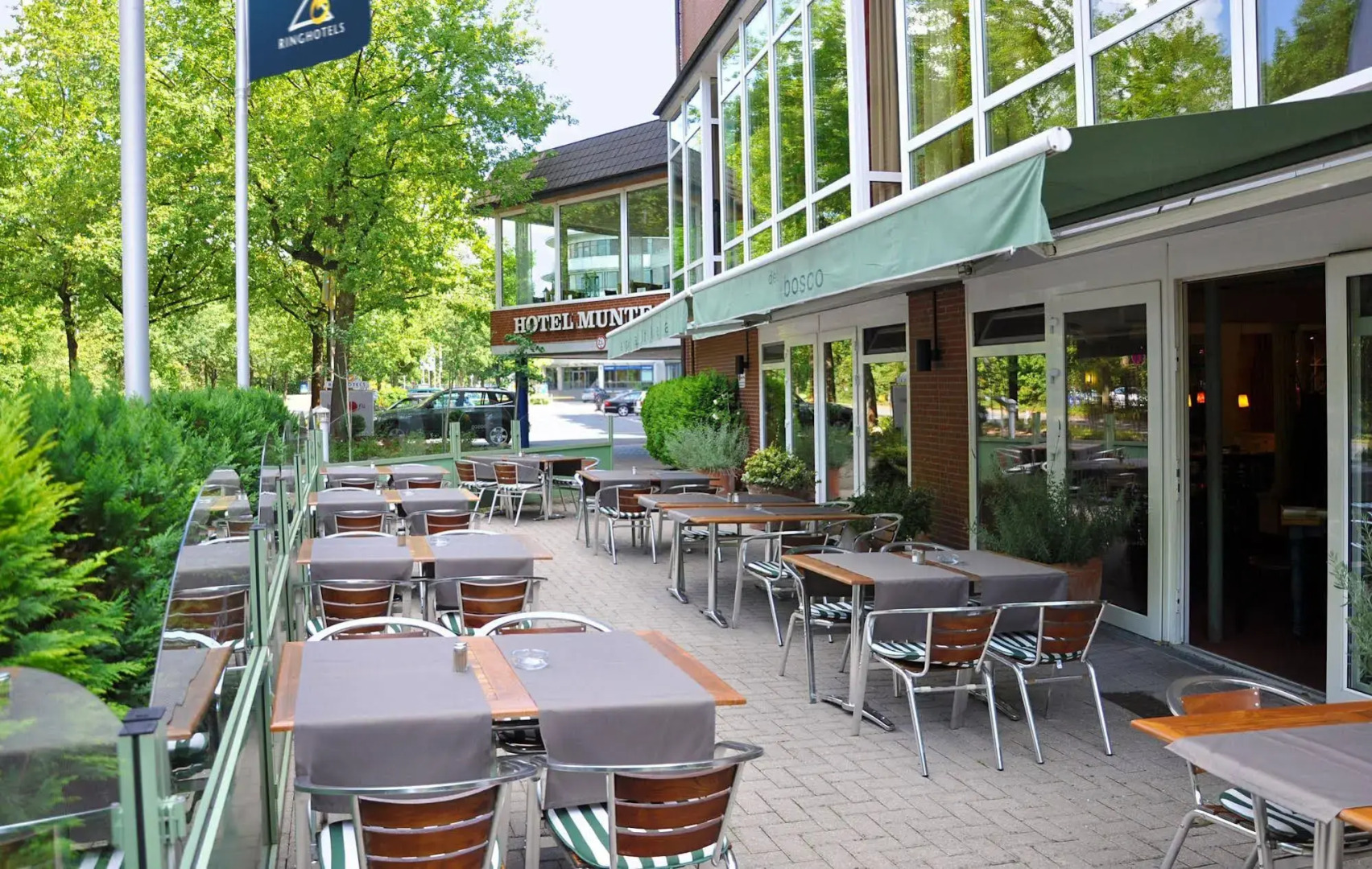 Отель Munte-Wellnesshotel am Stadtwald