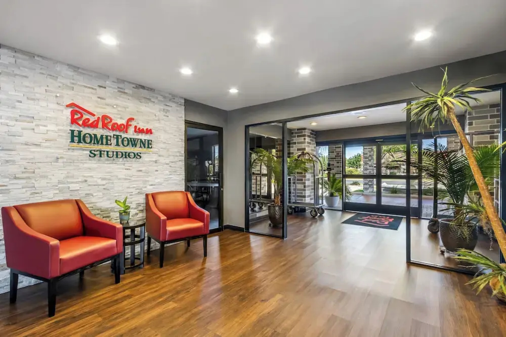 HomeTowne Studios by Red Roof Ridgecrest