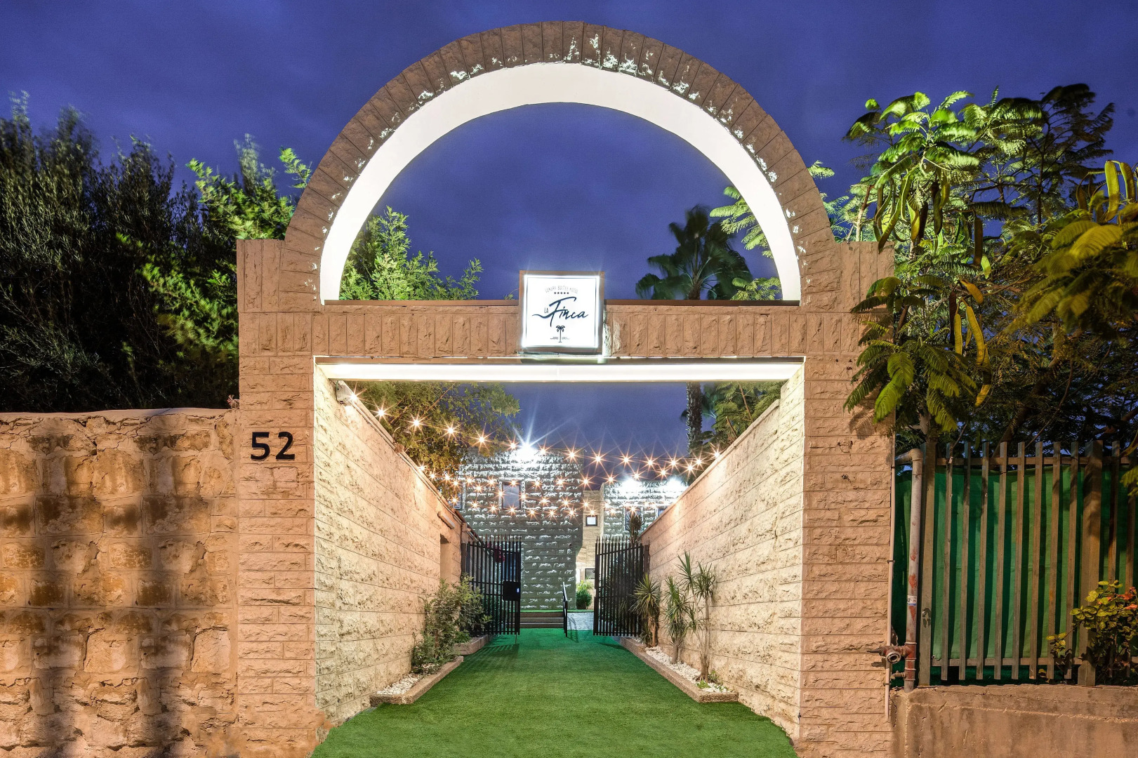 La Finca Luxury Suites Hotel