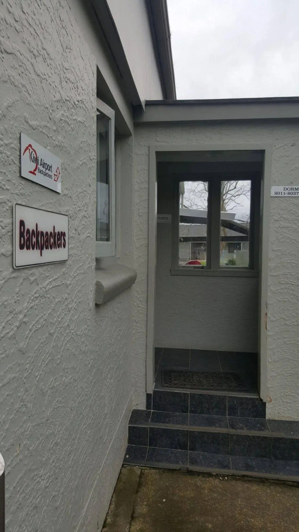 Kiwi Airport Backpackers