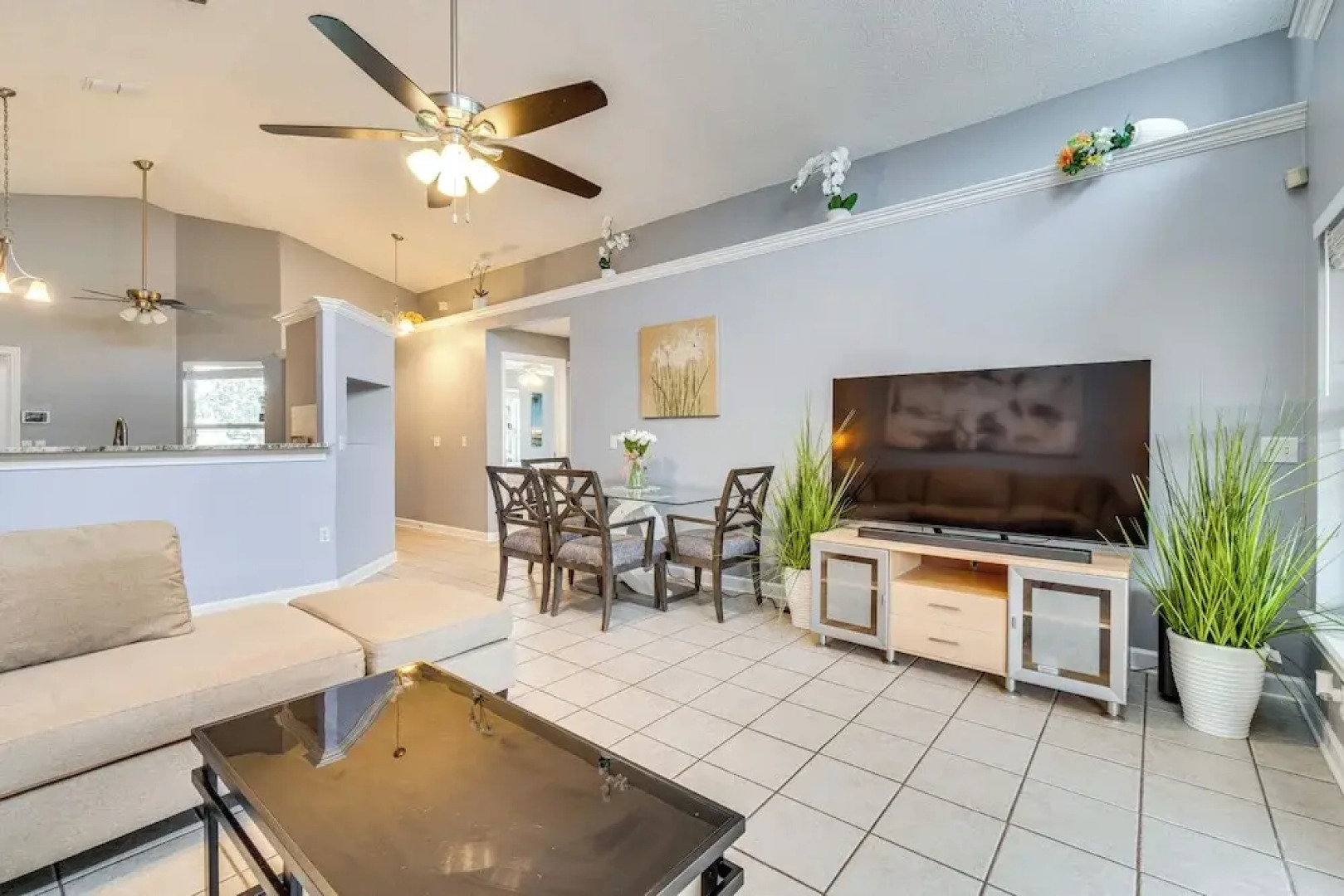 Lovely Florida Retreat w/ Lanai: 5 Mi to Riverwalk