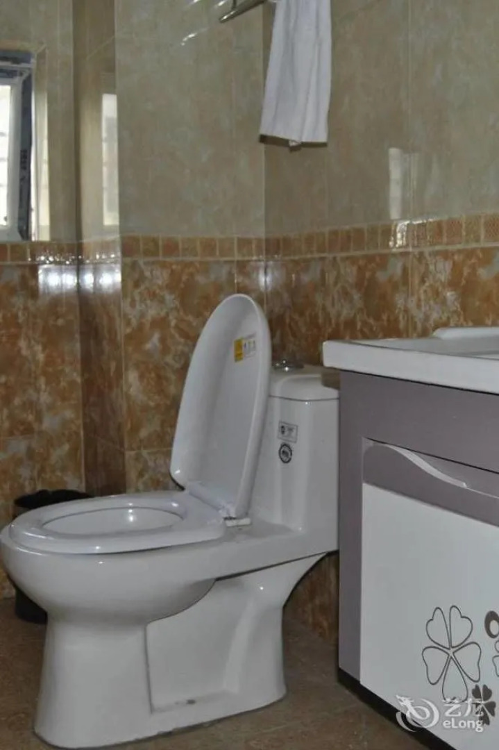 Lixian County Taoping Qiang Village Erma Inn