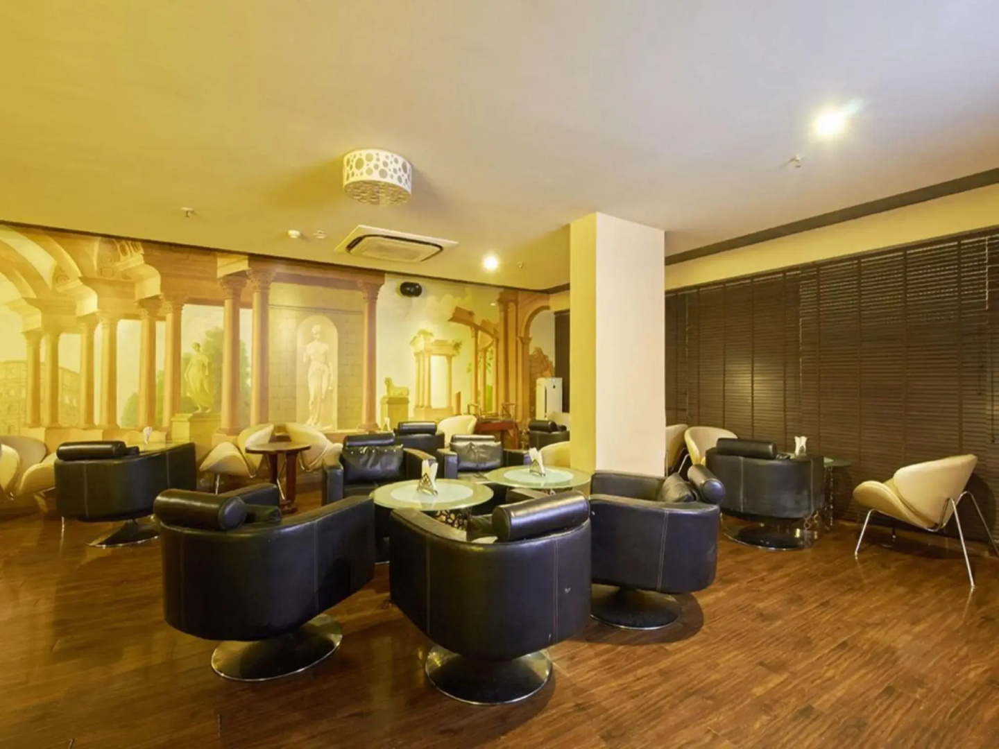 Royal Reve Hotel