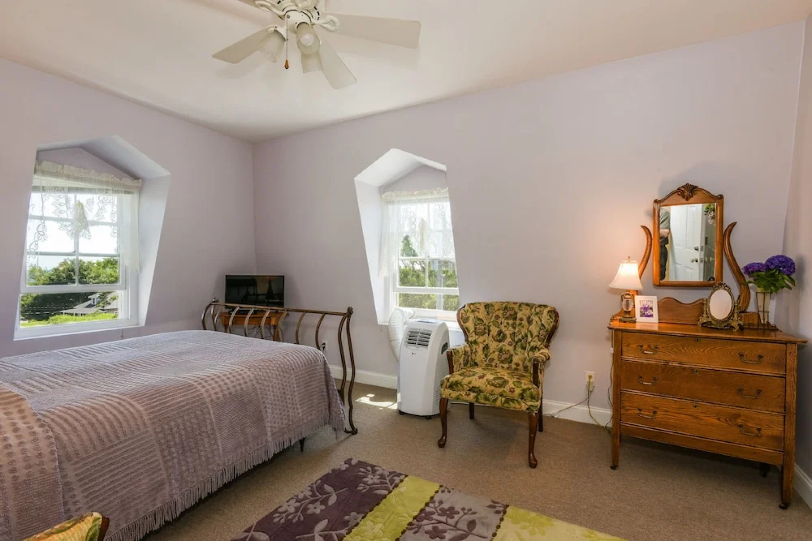 Payne's Harbor View Inn