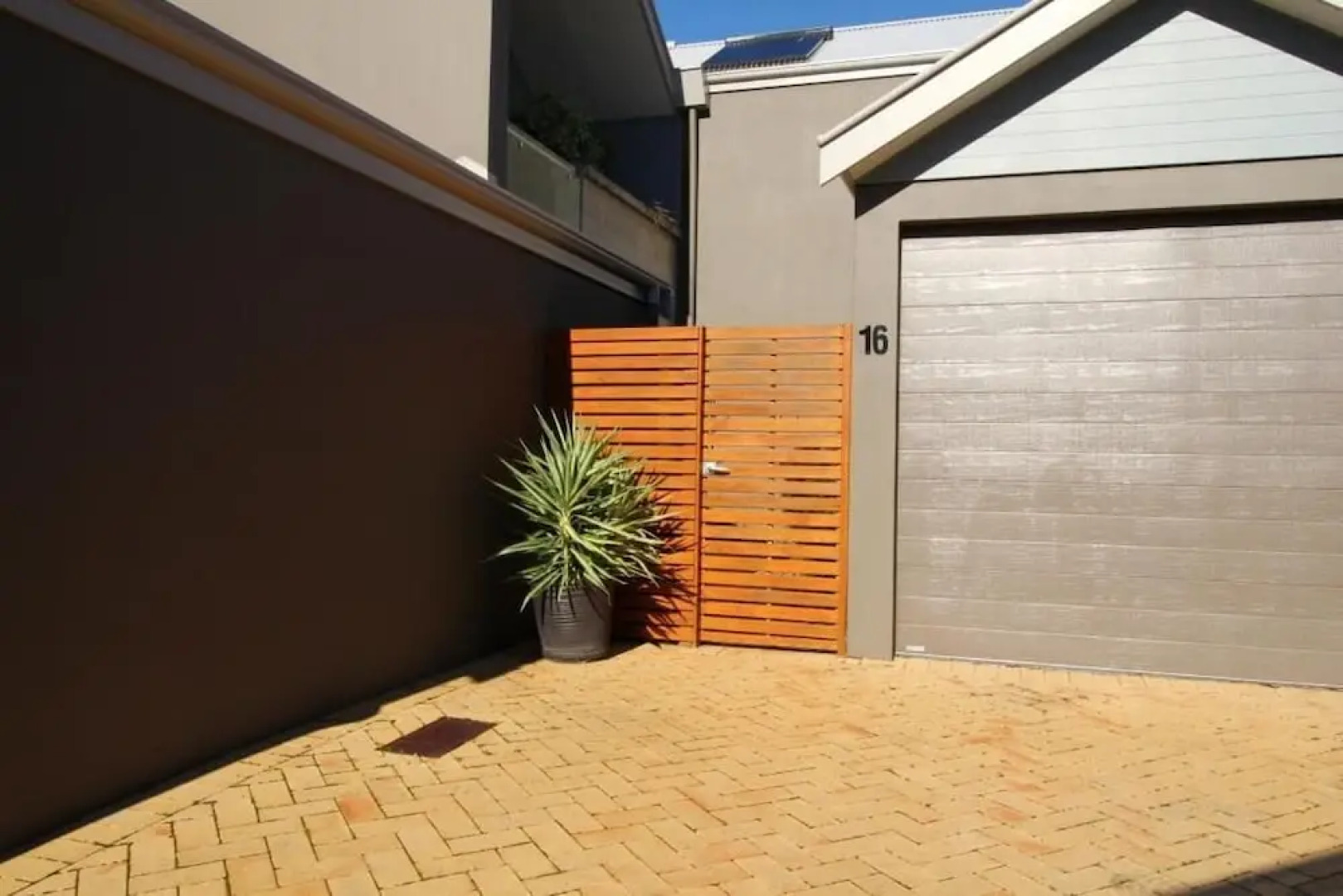 16 Seine Bay Apartment