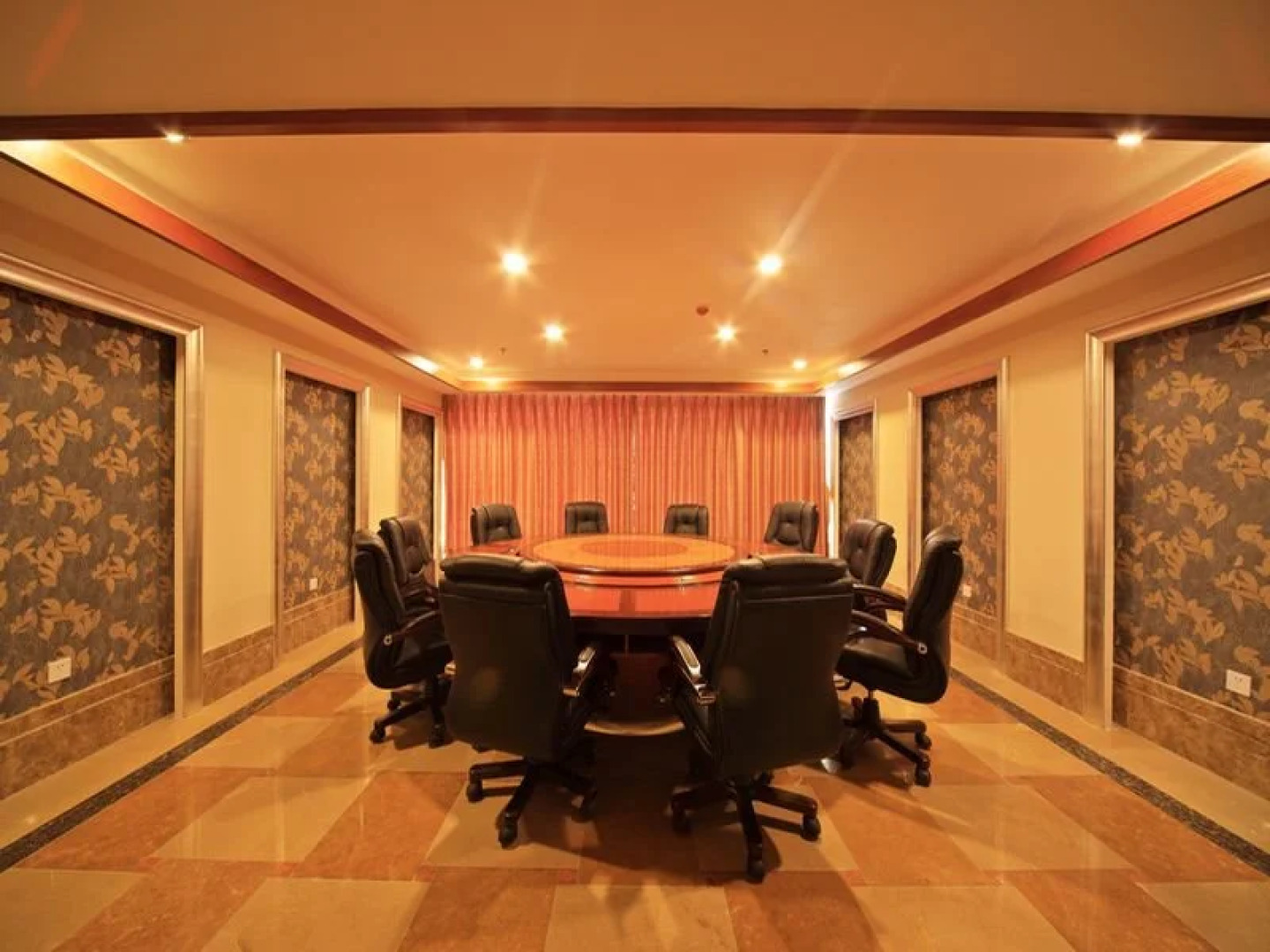 Xinglong Old Banyan Hotel