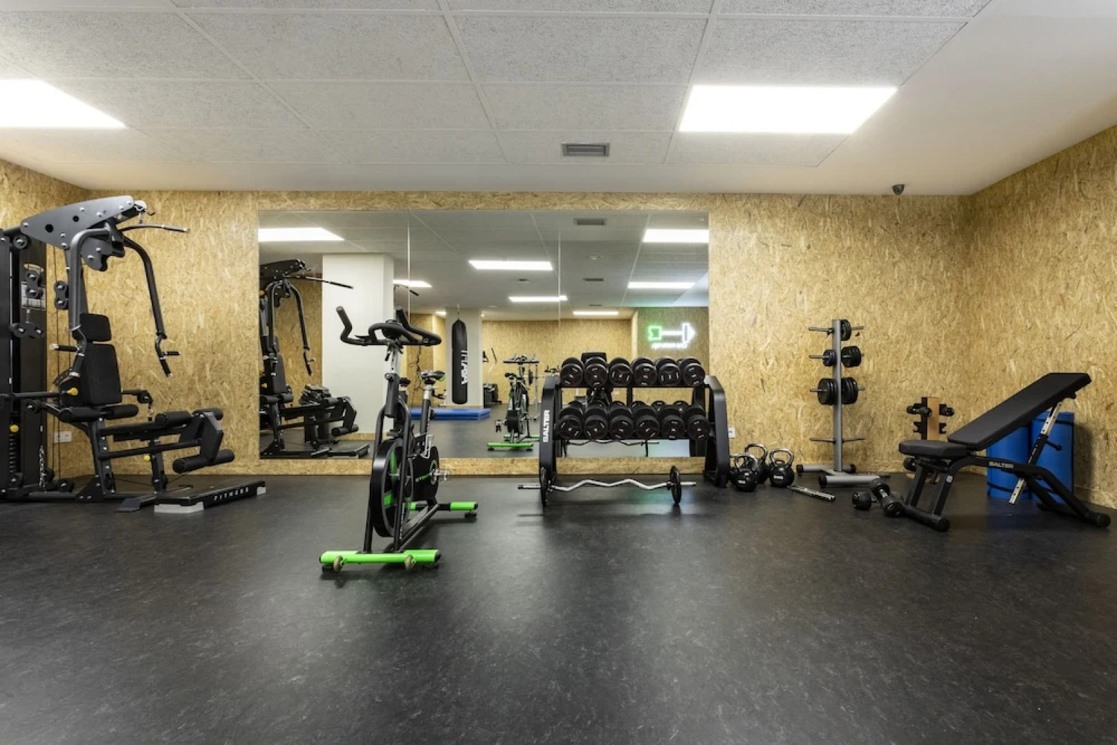 Colegio Mayor Resa Hernán Cortés - Centro Adscrito a REAJ