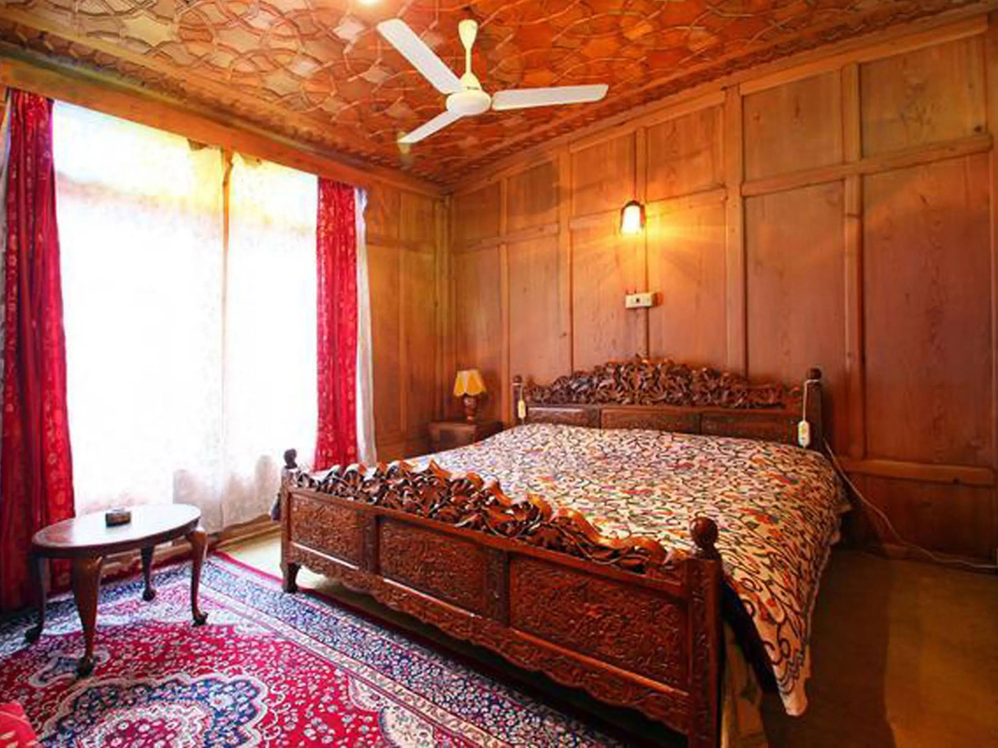 Houseboat Ambassador