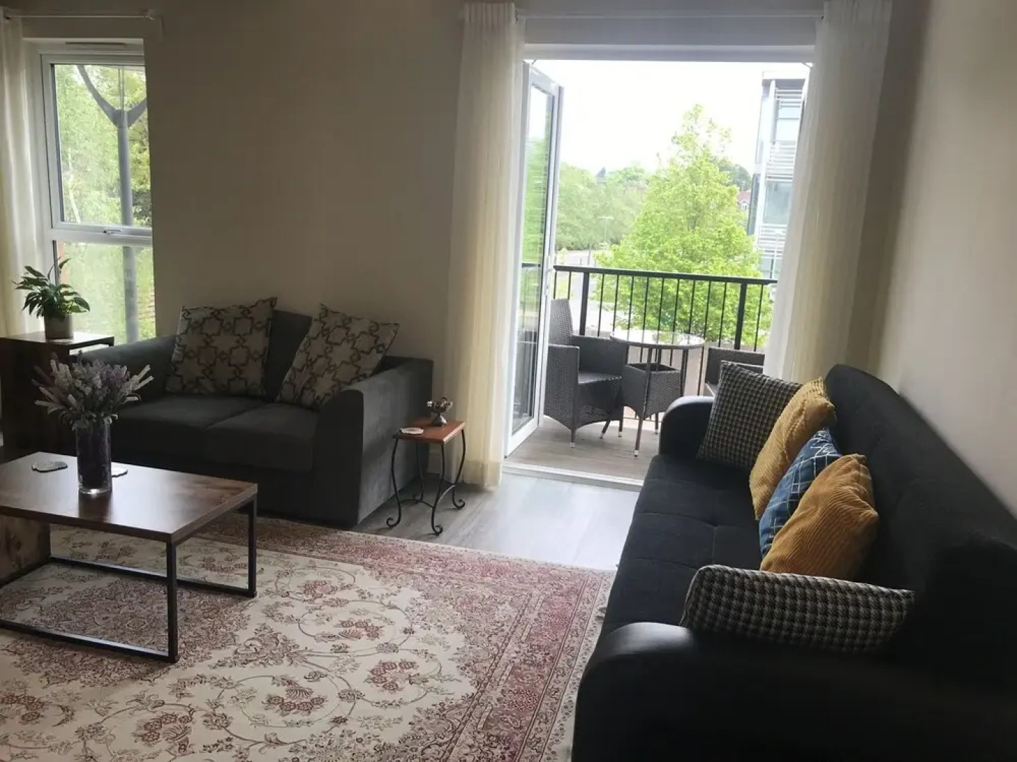 Lovely 1-bed Apartment in Addlestone