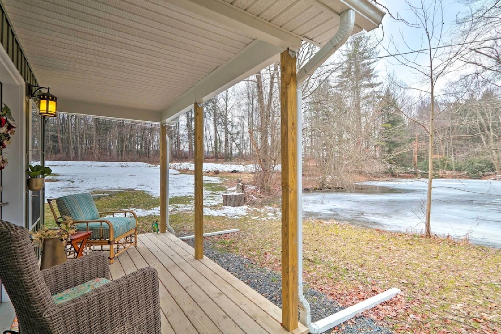 Unwind Fireside! Poconos Cottage 12 Mi to Slopes