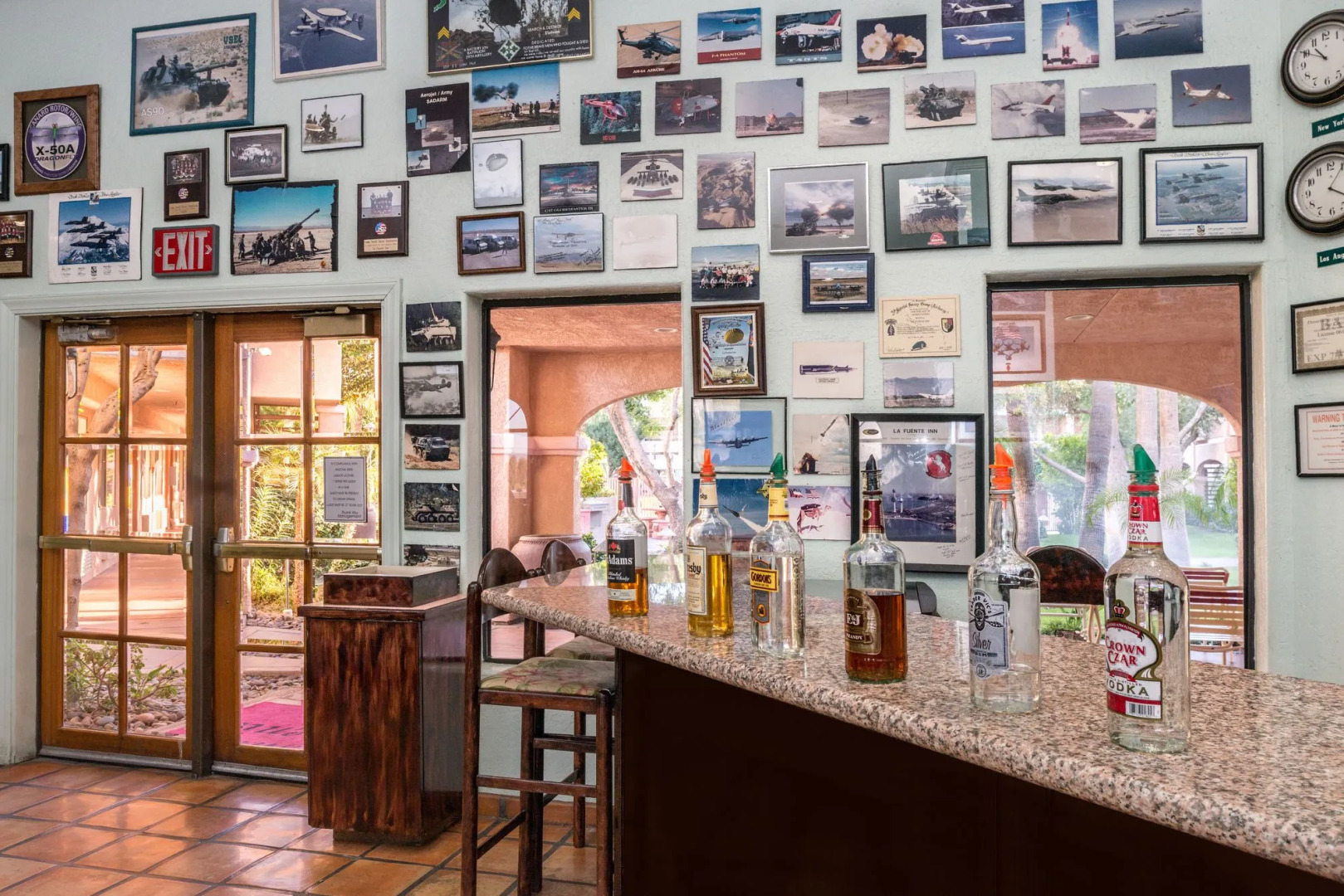 La Fuente Inn & Suites