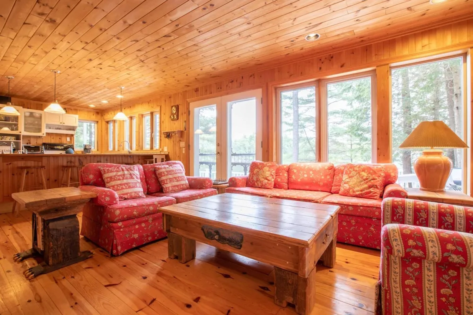 Wildflower Cottage A Fantastic boat access family cottage with a spectacular 500' of waterfront!