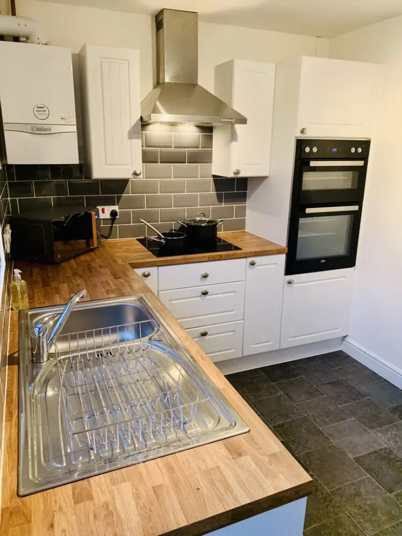 SA Today St Margarets Court Taunton with Fibre Wi-Fi & Netflix