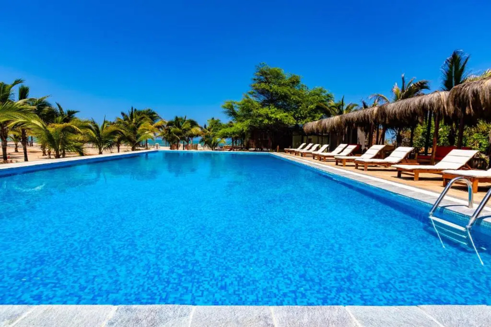 Hotel Punta Camarón Bungalows & Suites