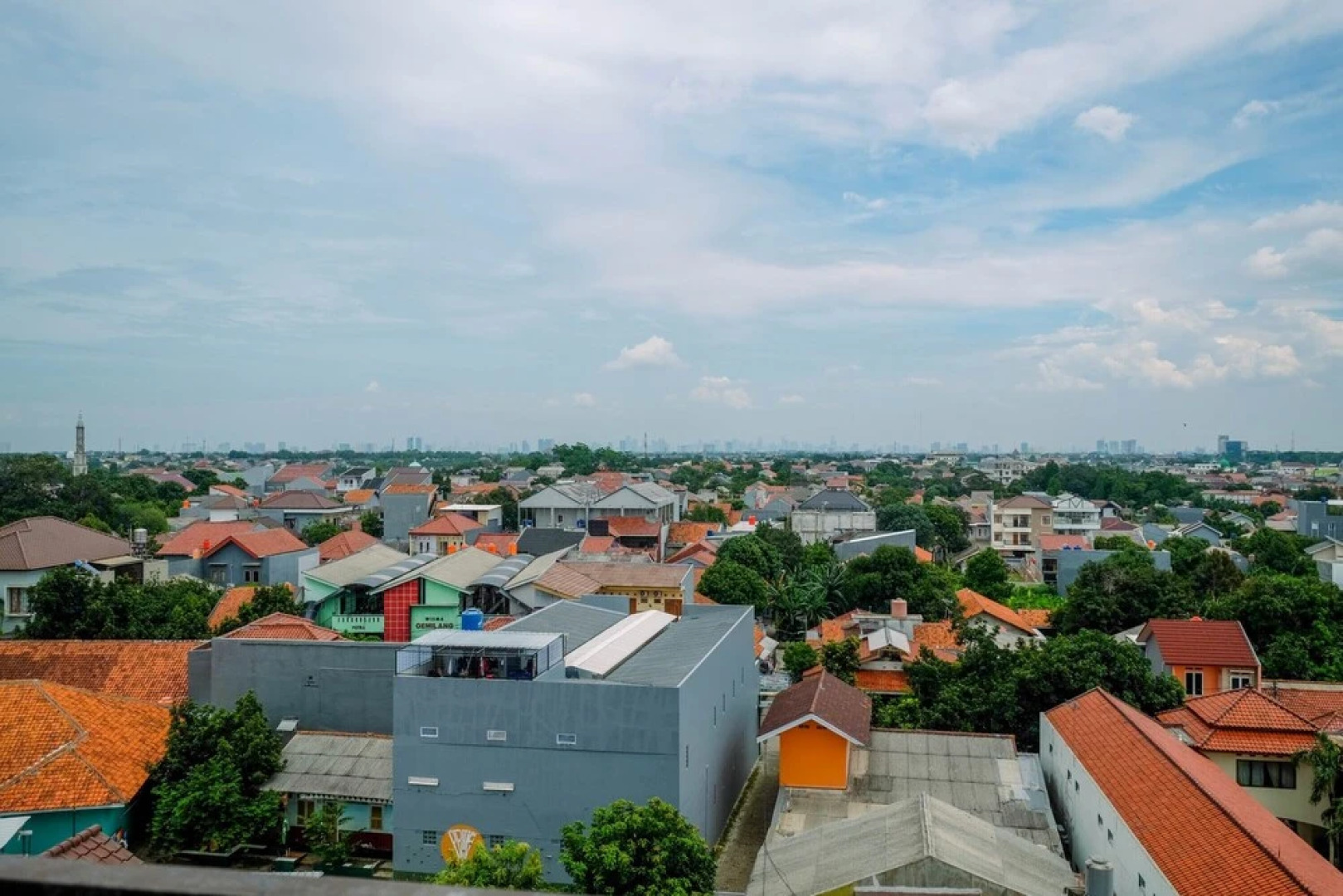 Minimalist and Stylish Studio Dave Apartment By Travelio