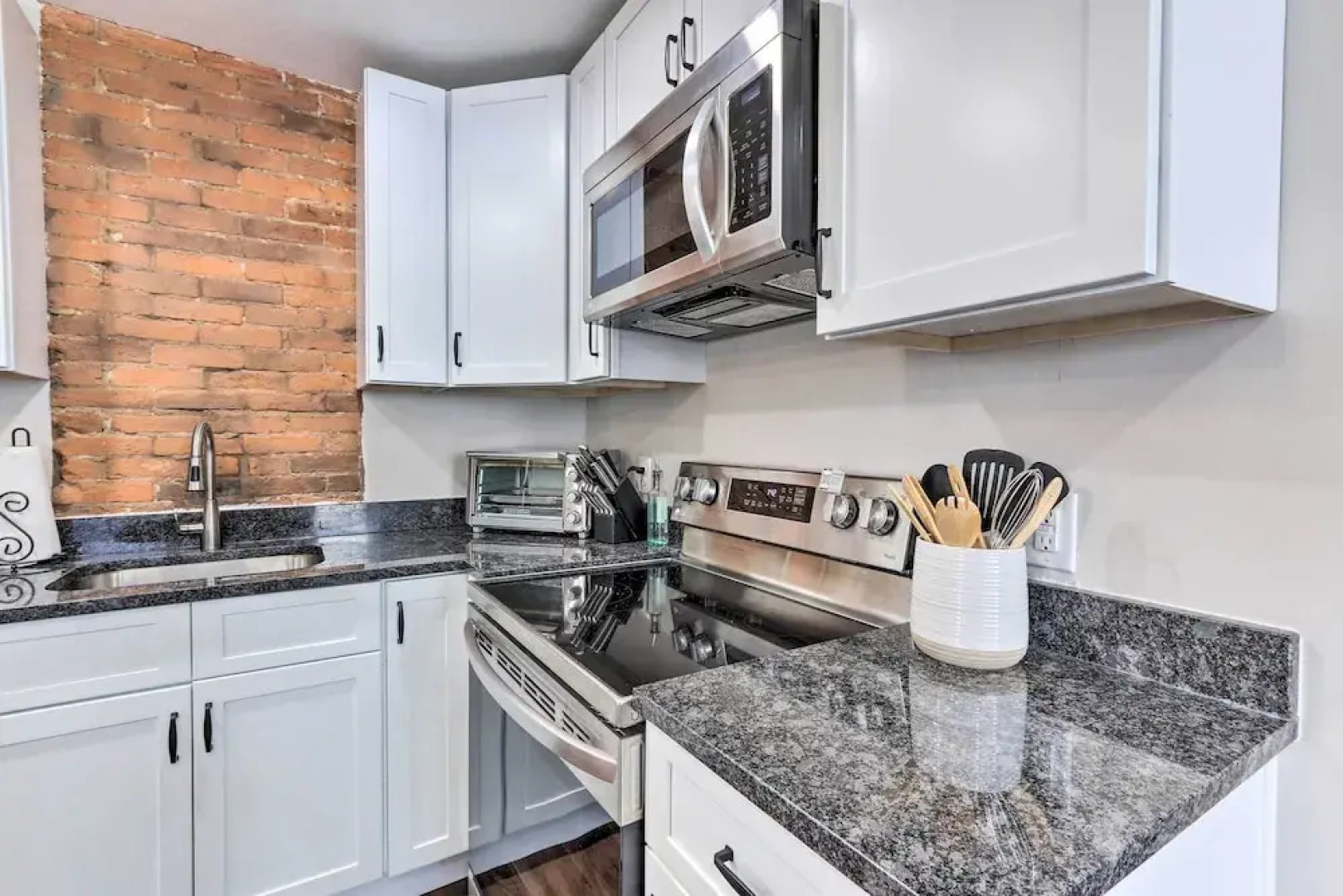 Central Front Royal Getaway on Main Street!