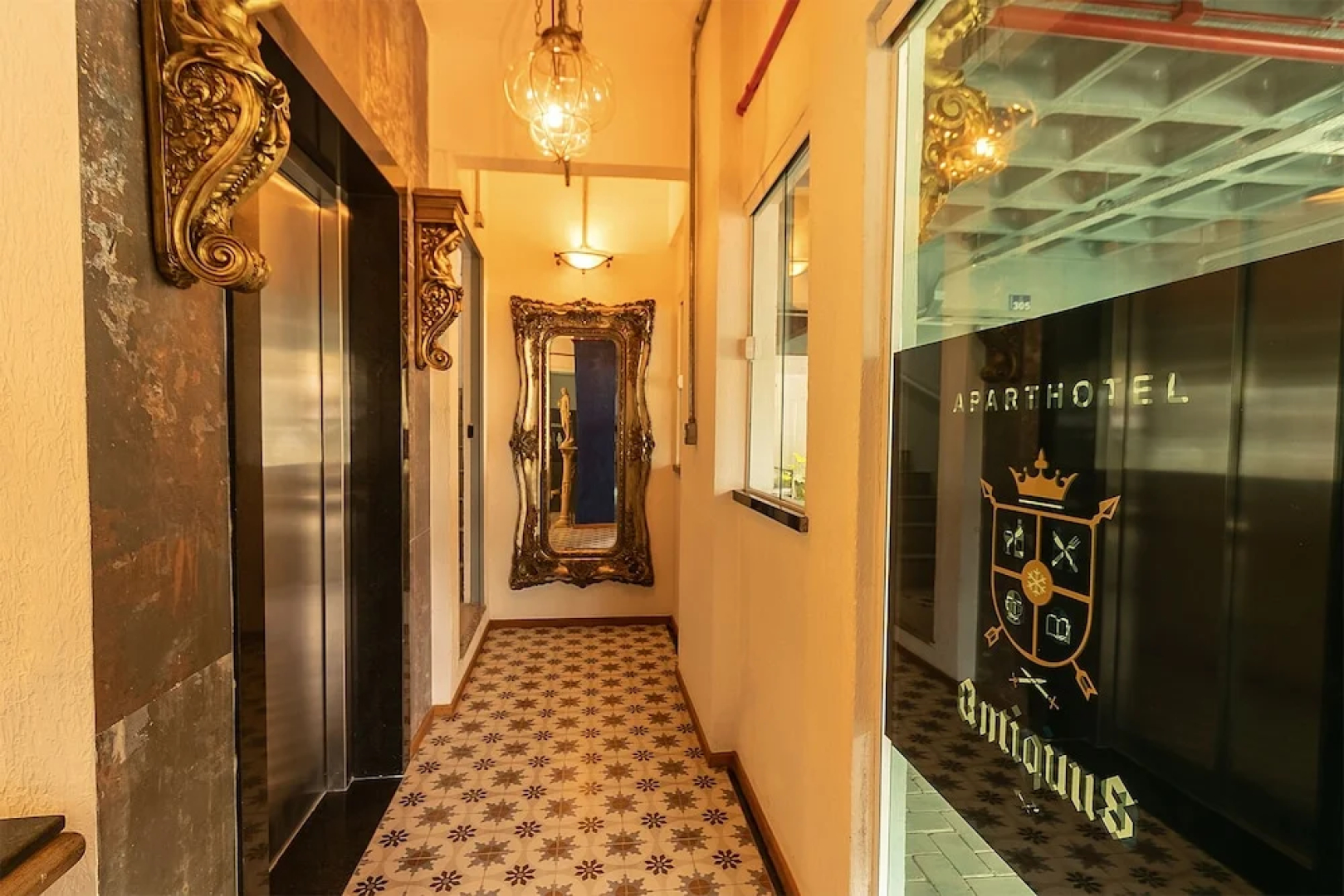 Antiquus ApartHotel