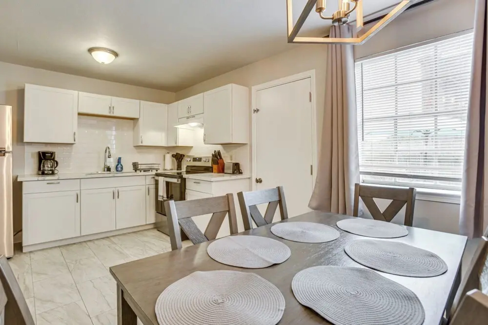 Convenient Kenner Unit w/ Patio - 1 Mi to Airport!