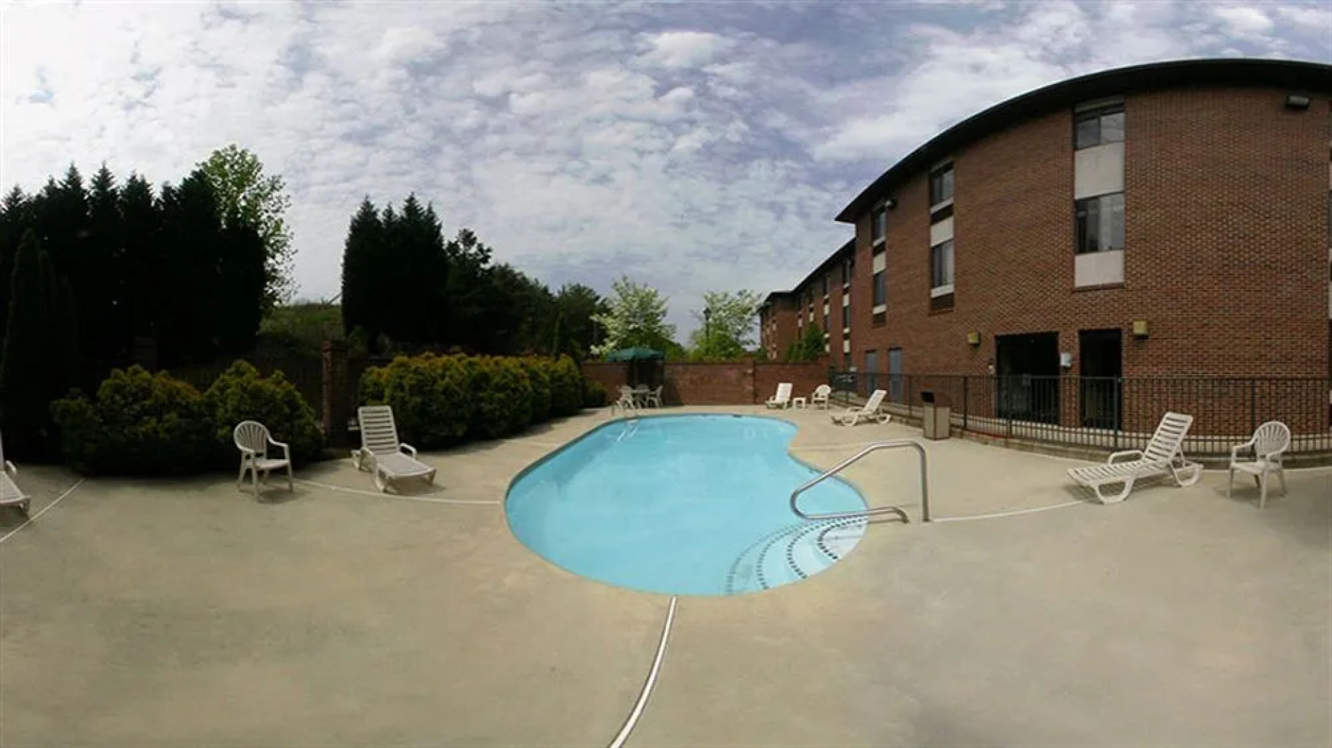 Days Inn & Suites Hickory