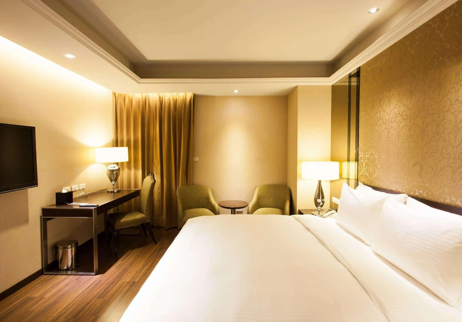 CHECK inn SELECT Hualien LinSen