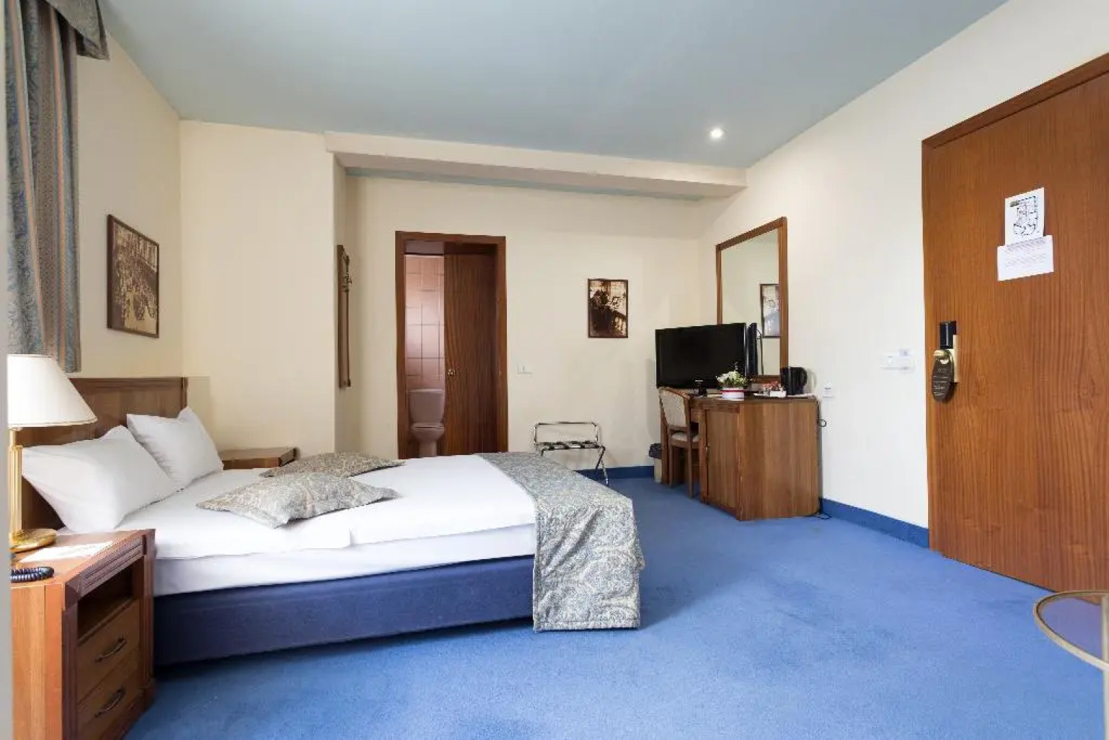 Zeus Essence Bucharest Opera