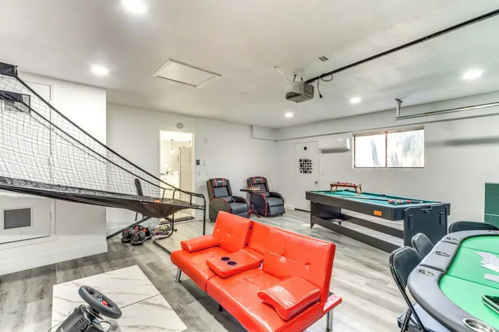 Game Room, Hot Tub & Mtn Views: Palm Springs Gem