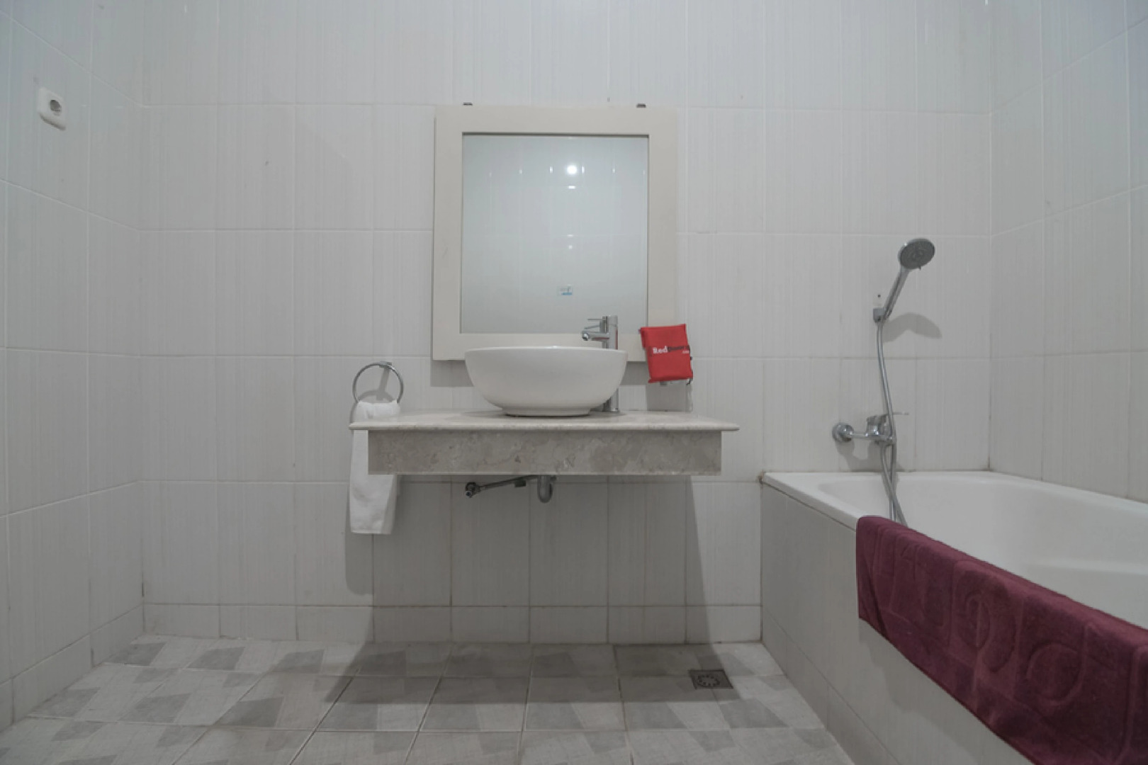 RedDoorz Premium @ Kahai Beach Lampung