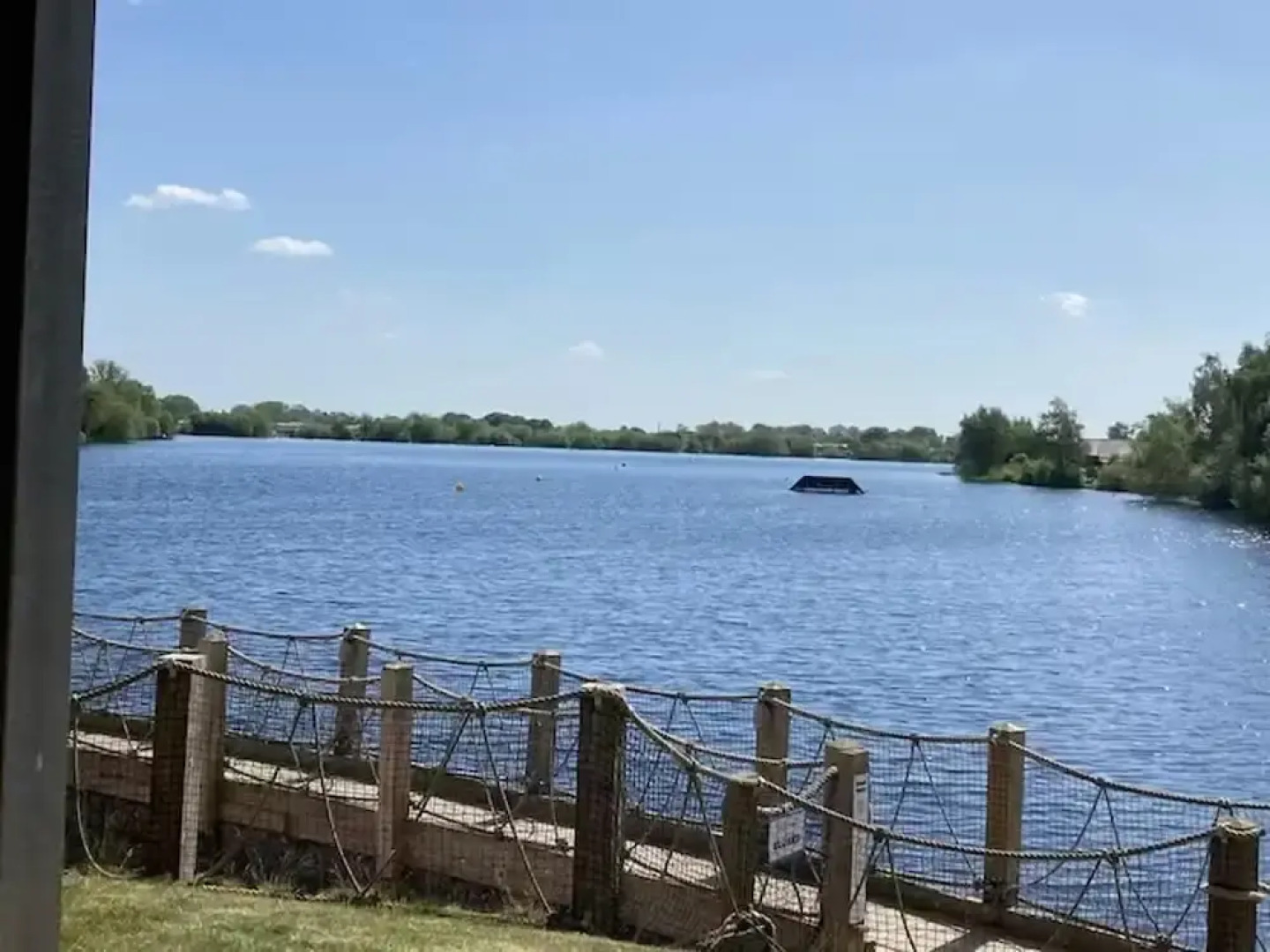 Caravan-sleep8-hottub-freep-balcony-familyfriendly