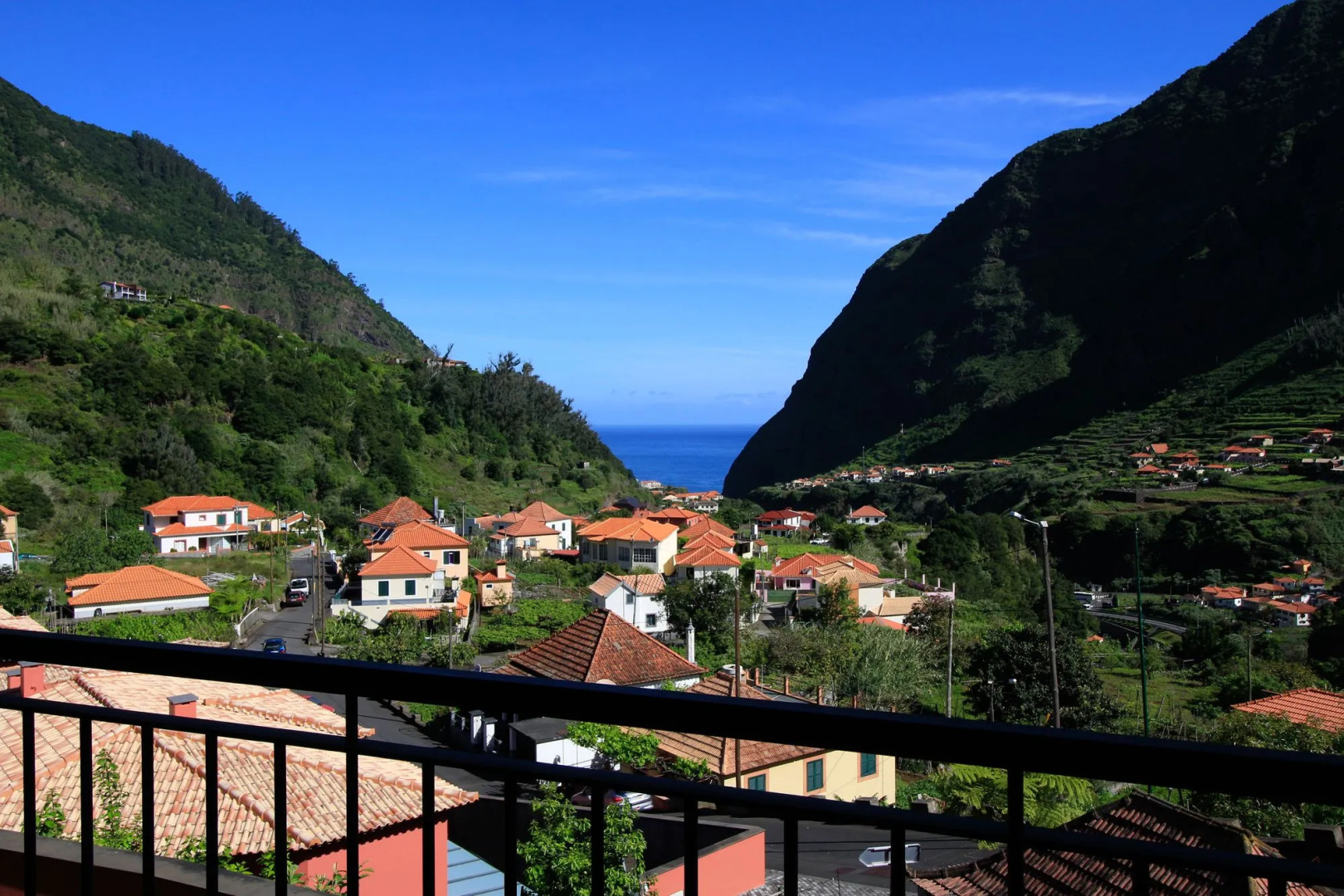 Villa Cherry by Analodges