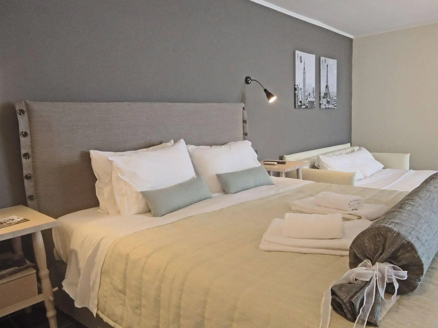 Отель Amphitryon City