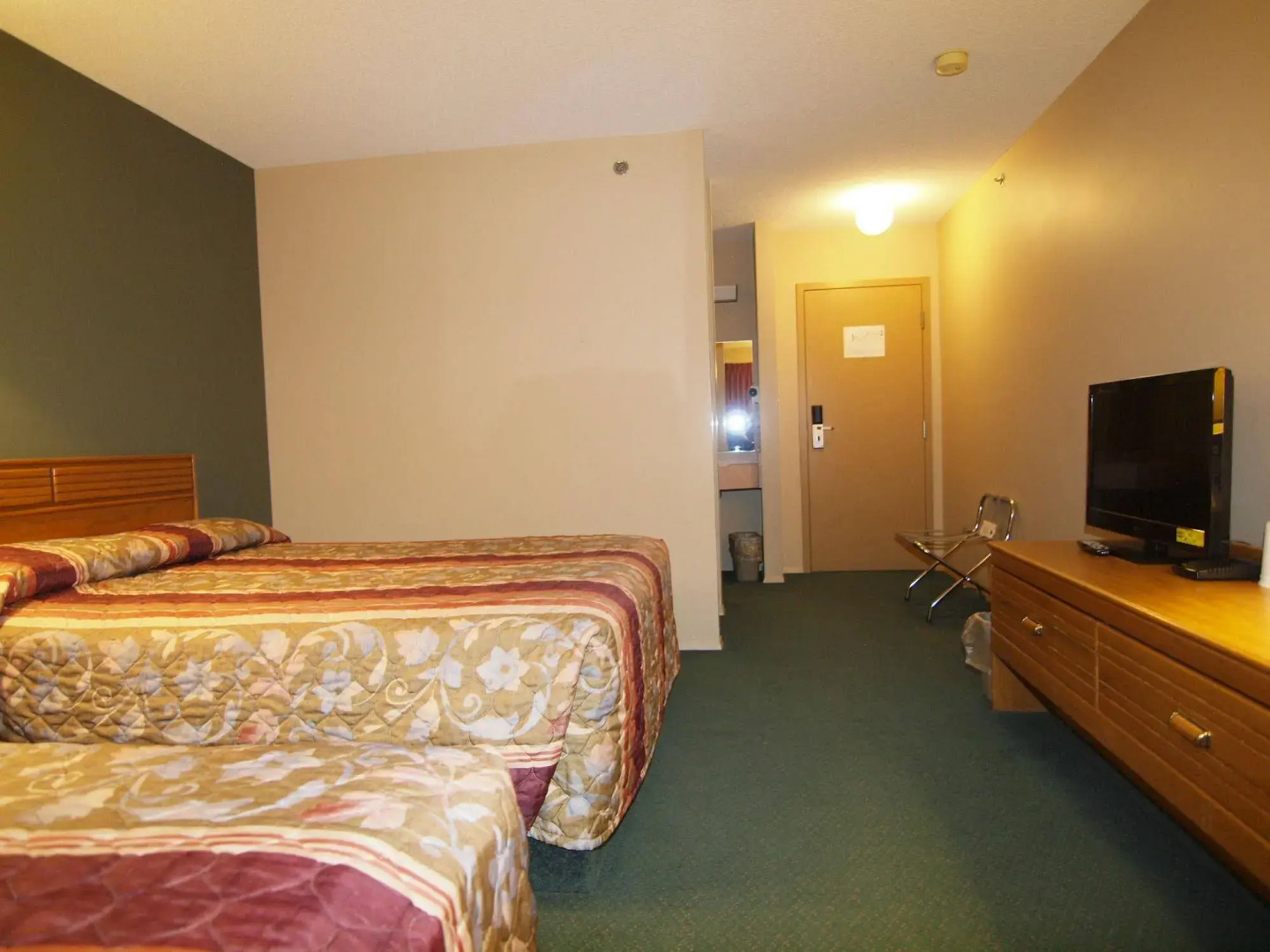 Travelodge by Wyndham Lacombe