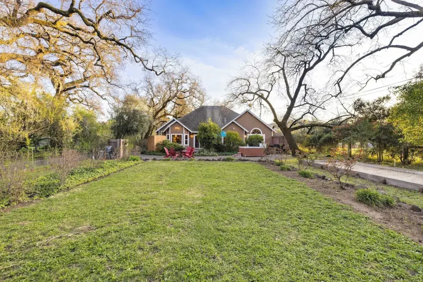 Valley of the Moon by Avantstay Tranquil Escape, Large Yard w/ Hot Tub & Fire Pit