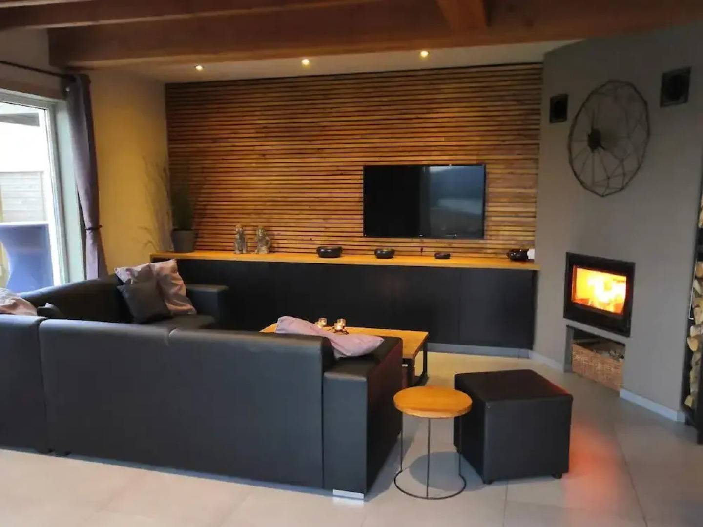 Beautiful, Luxury Home with Sauna, Hot Tub, Private Bathrooms