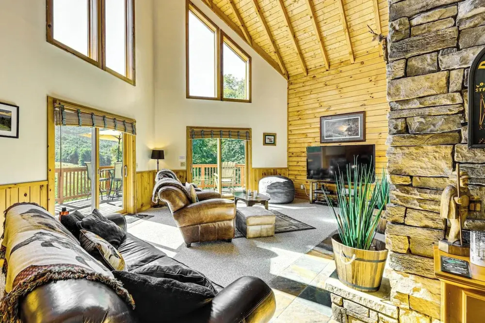 Deck & Mtn Views: Log Cabin By Snowshoe Mountain!