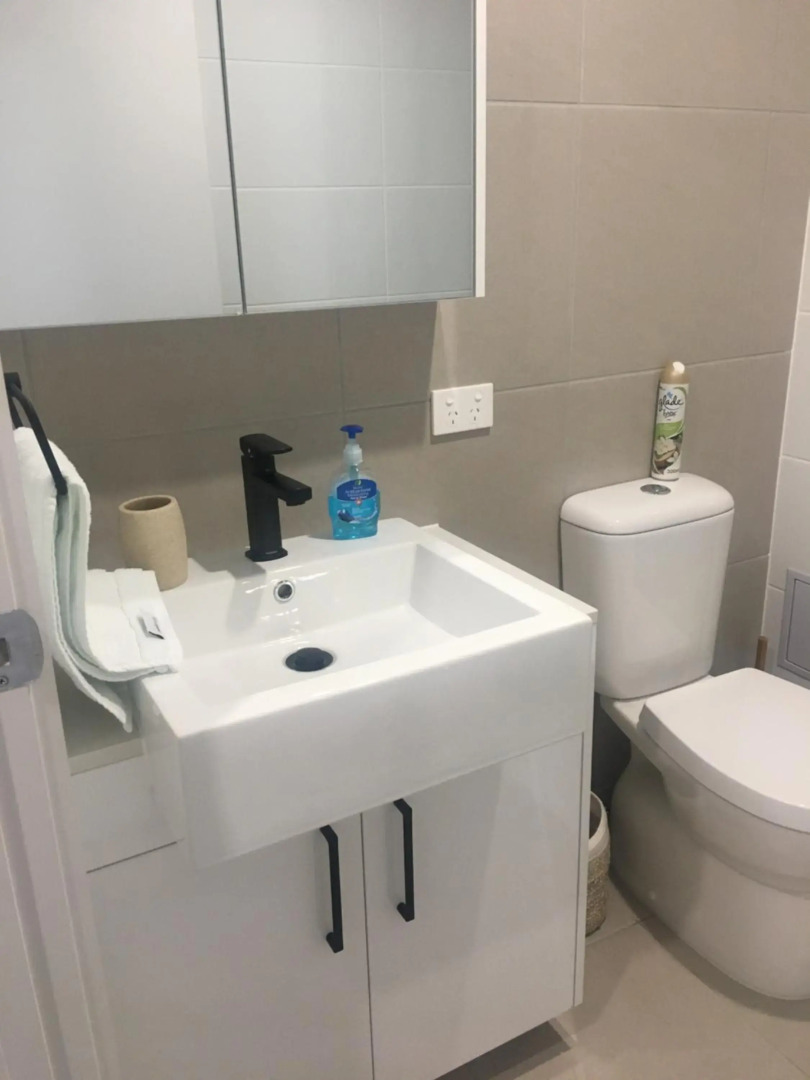 NEW UPMARKET COMFORTABLE 2 Bed, 2 Bath, OCEAN VIEWS, 250m to BUDDINA BEACH!