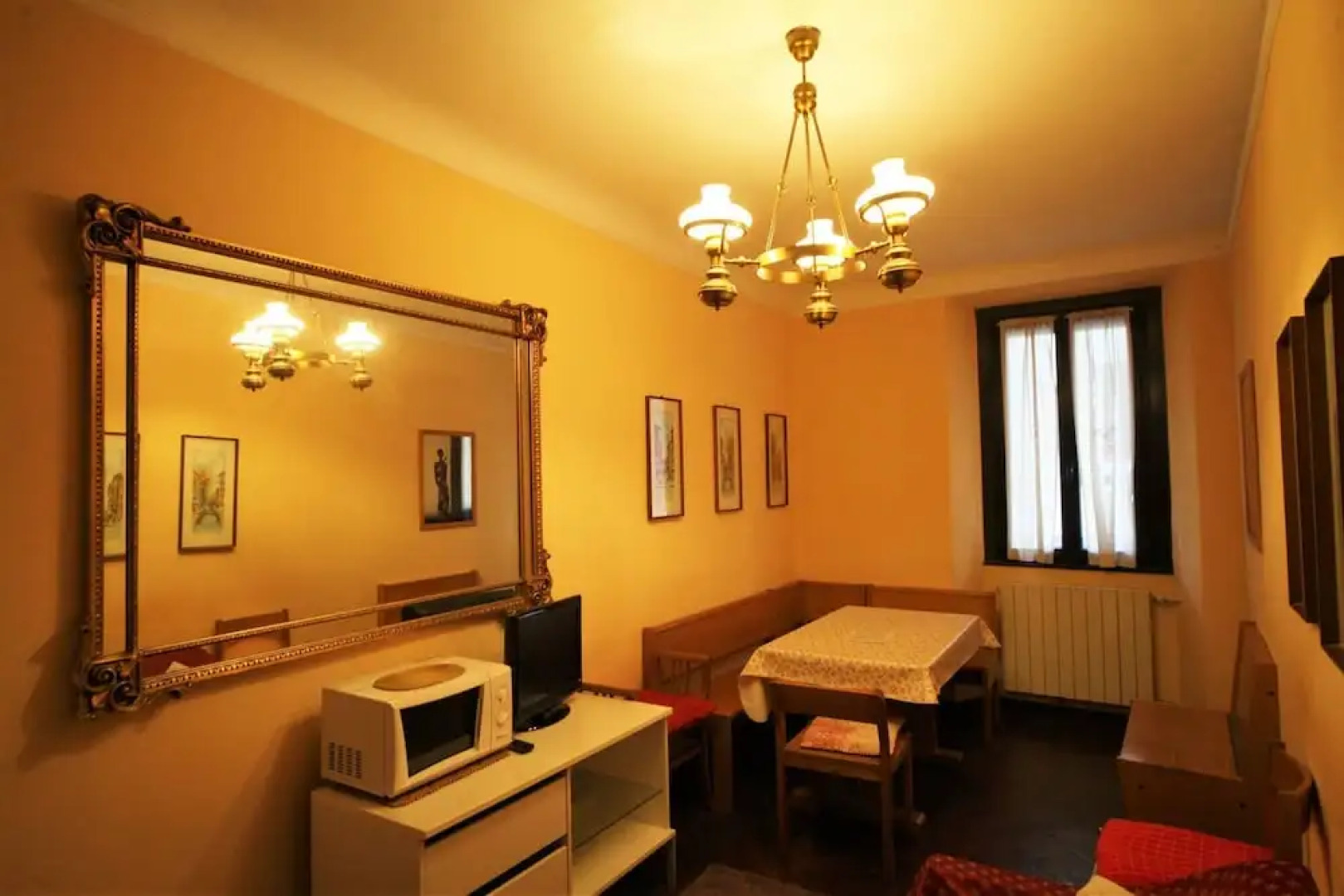 Appartamento Da Sei In Corte Tra Il Centro E Fiera