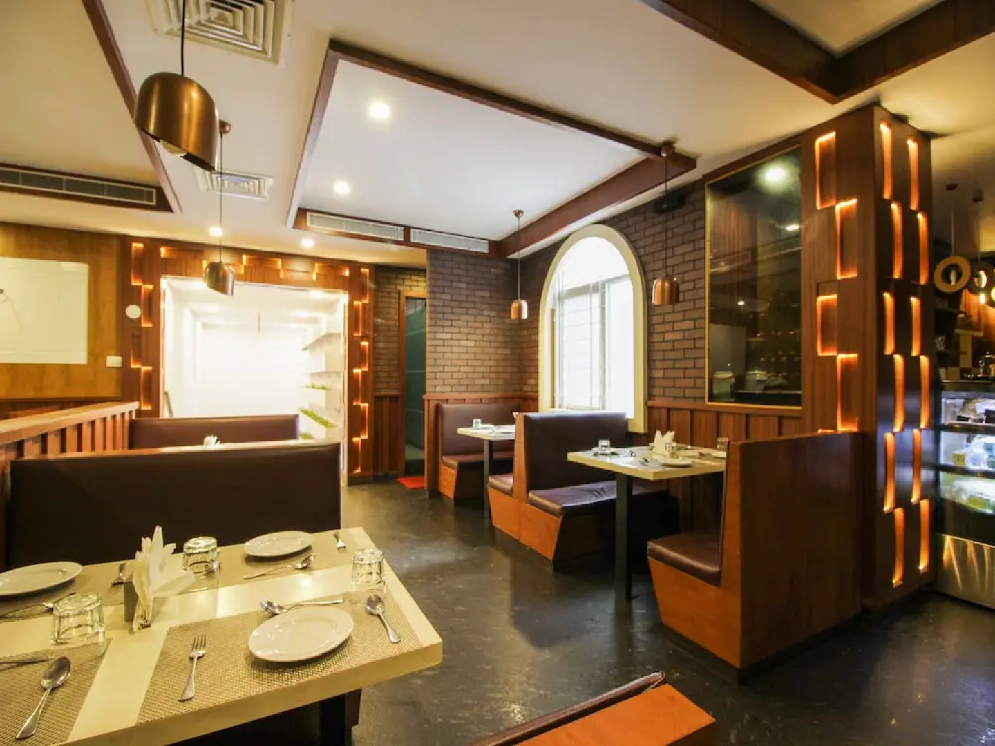 Capital O 15964 NI Ambaari Suites