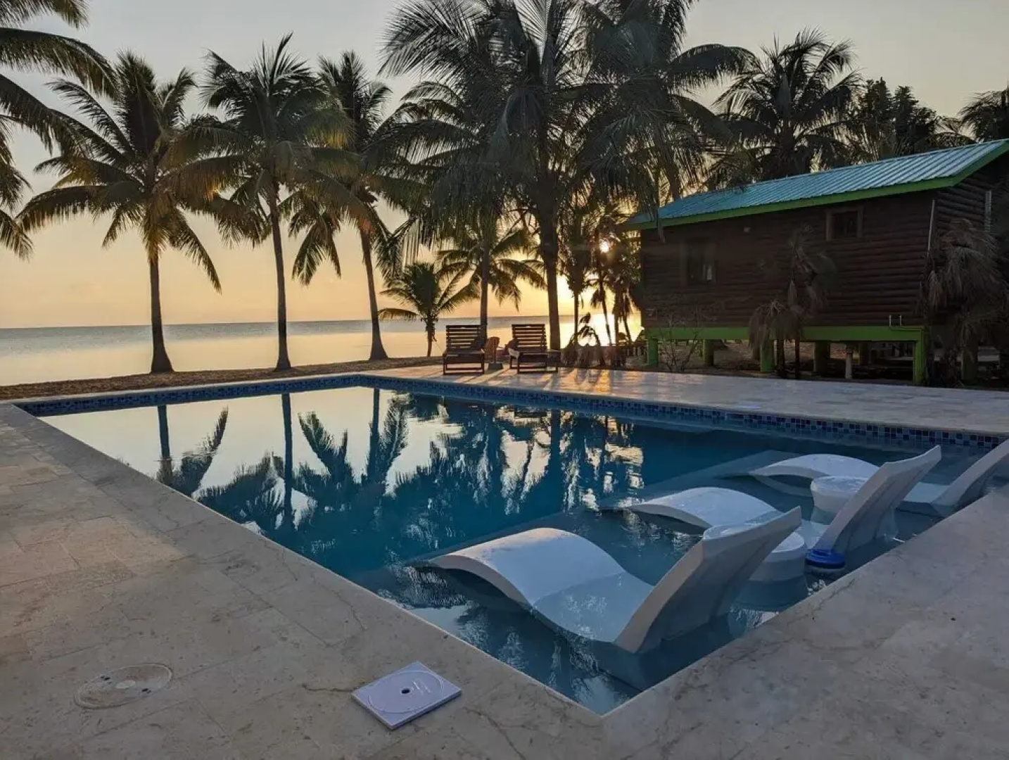 Coconut Row Boutique Hotel