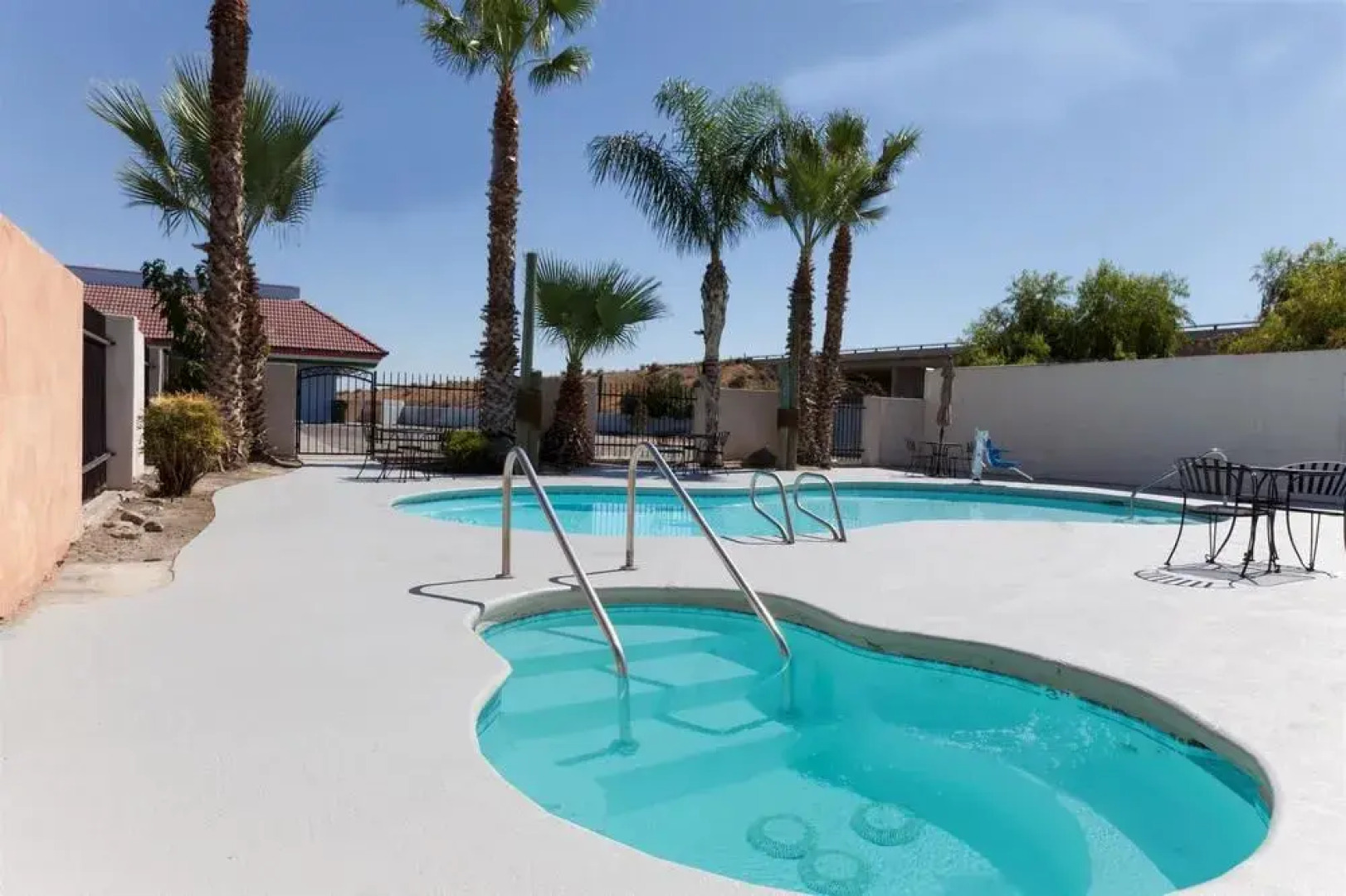 Super 8 Buttonwillow