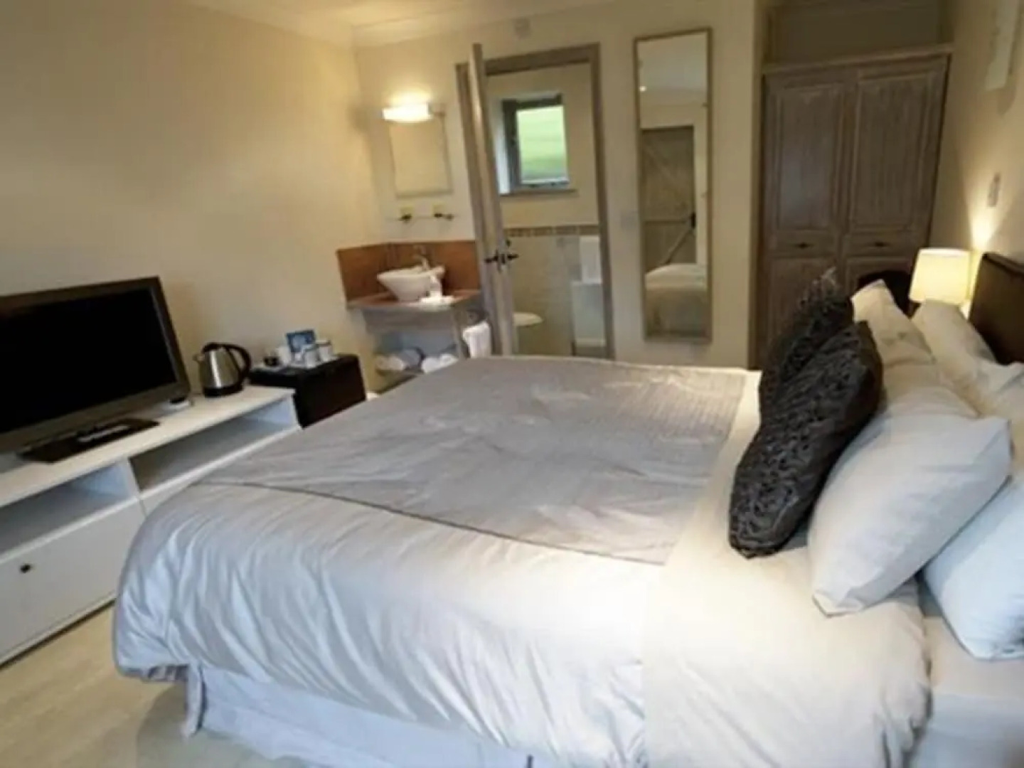 The Live and Let Live Country Inn