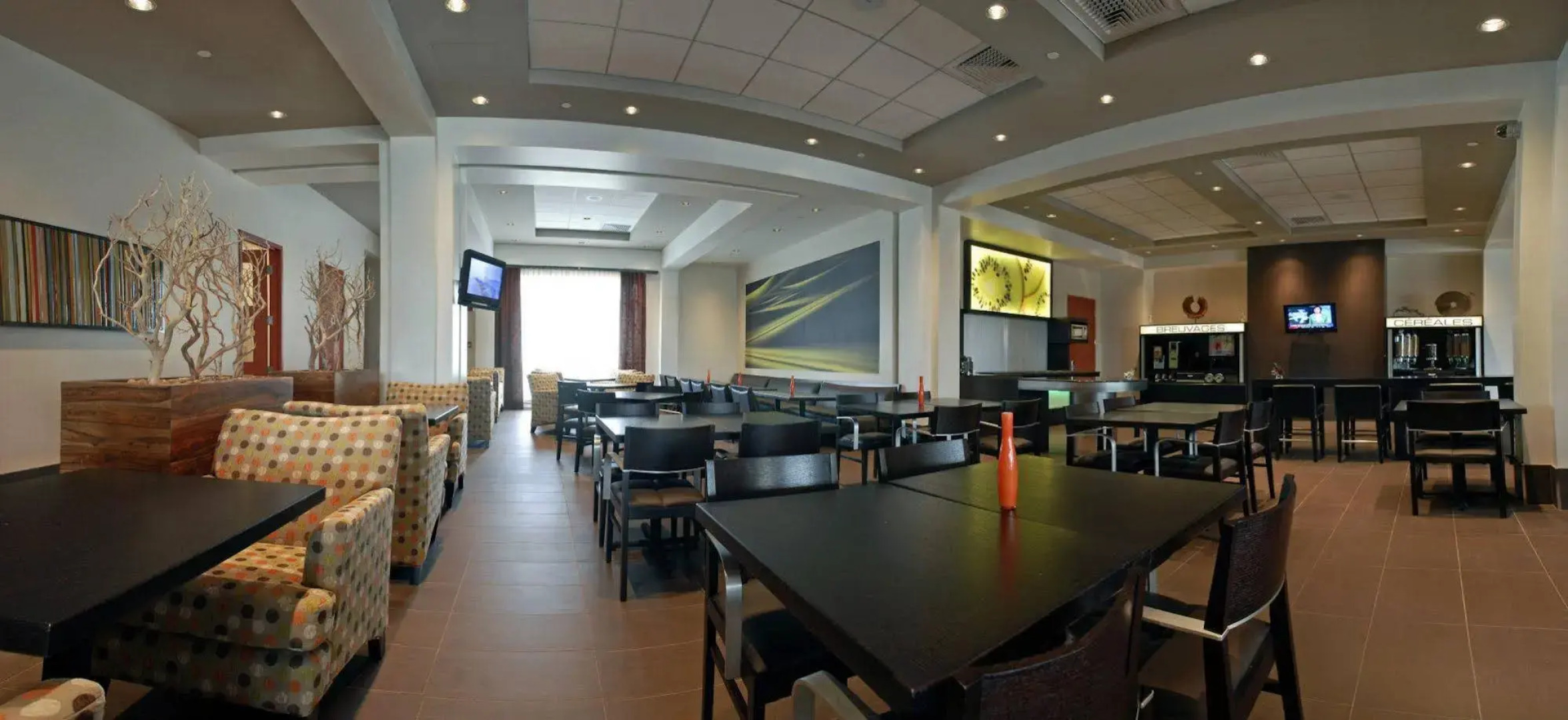 Hôtel Must –  Aéroport de Québec par JARO