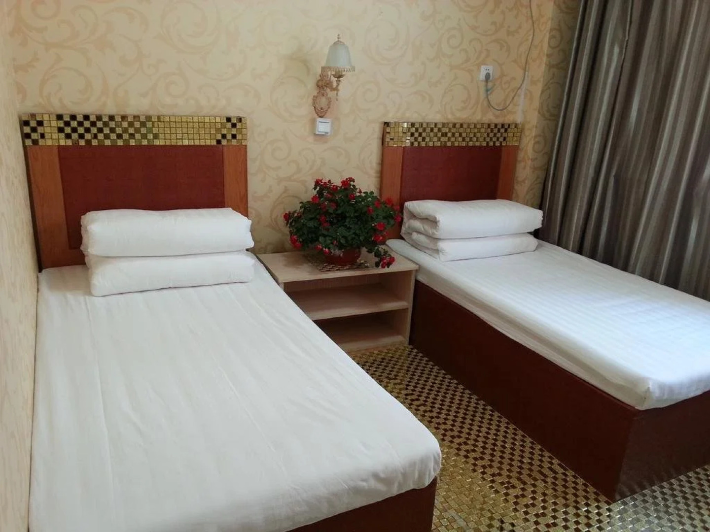 Changbaishan Huaying Business Hotel