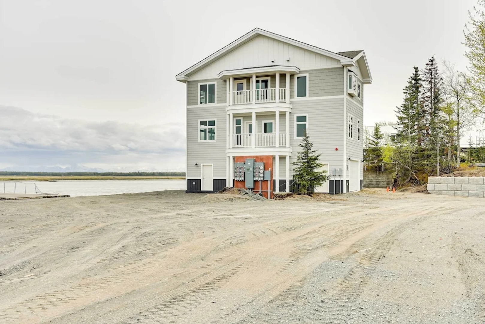 Waterfront Kenai Townhome < 1 Mi to Beach!